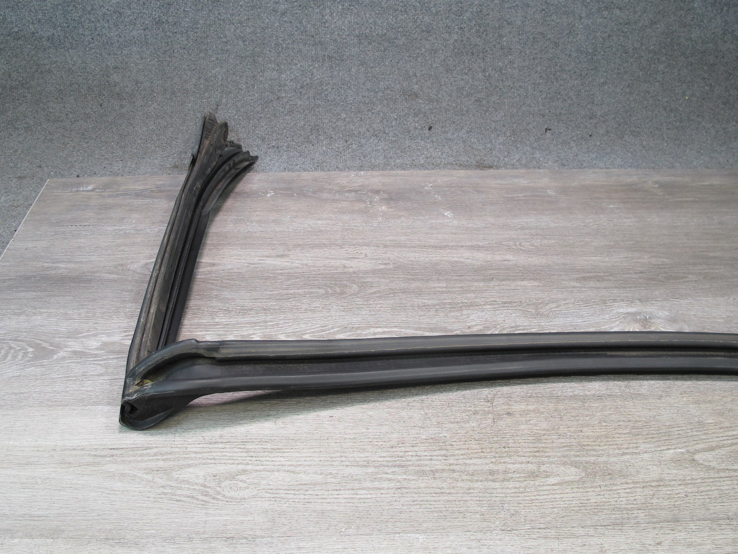 2012-2020 Mercedes R172 SLK SLC Front Windshield Glass Rubber Weatherstrip Seal