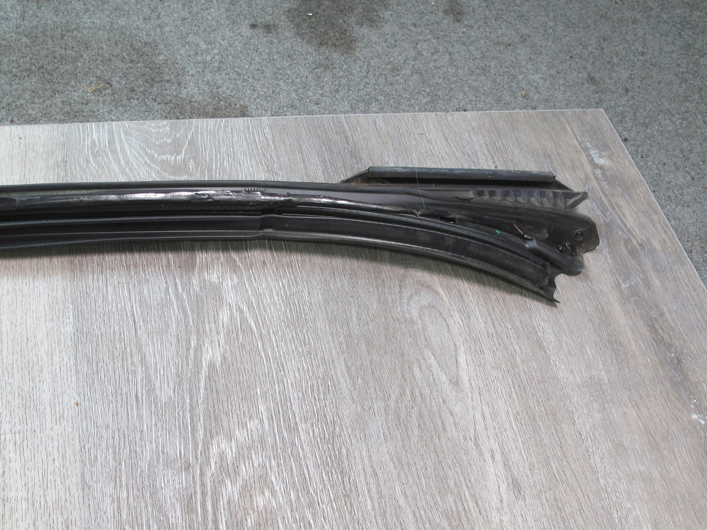 2012-2020 Mercedes R172 SLK SLC Front Windshield Glass Rubber Weatherstrip Seal