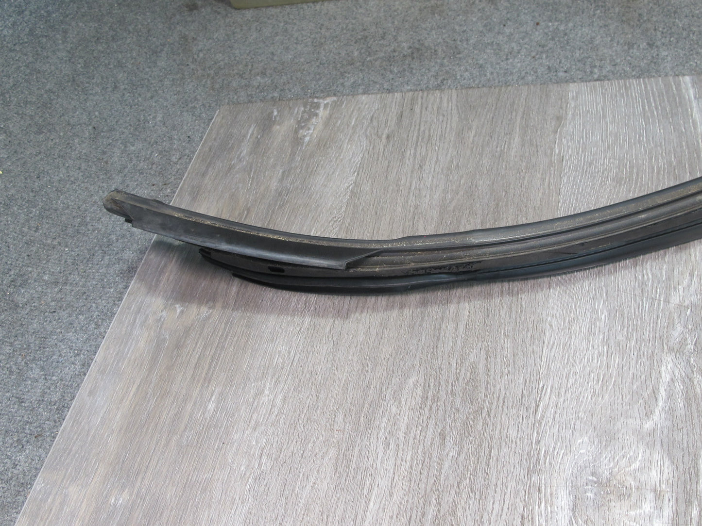 2012-2020 Mercedes R172 SLK SLC Front Windshield Glass Rubber Weatherstrip Seal