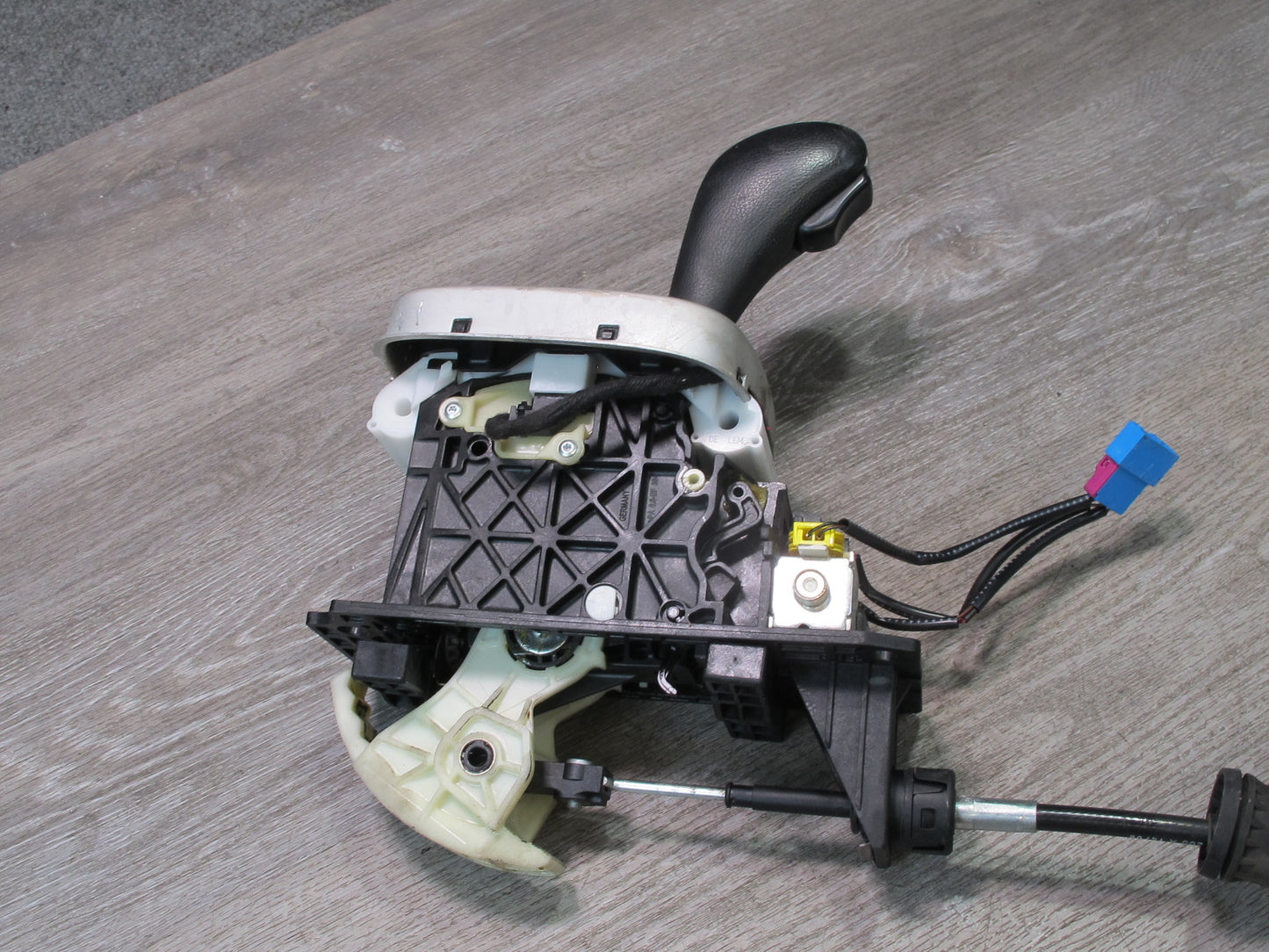 2005-2010 Porsche Cayenne 955 Automatic Transmission Floor Shifter Gear Selector