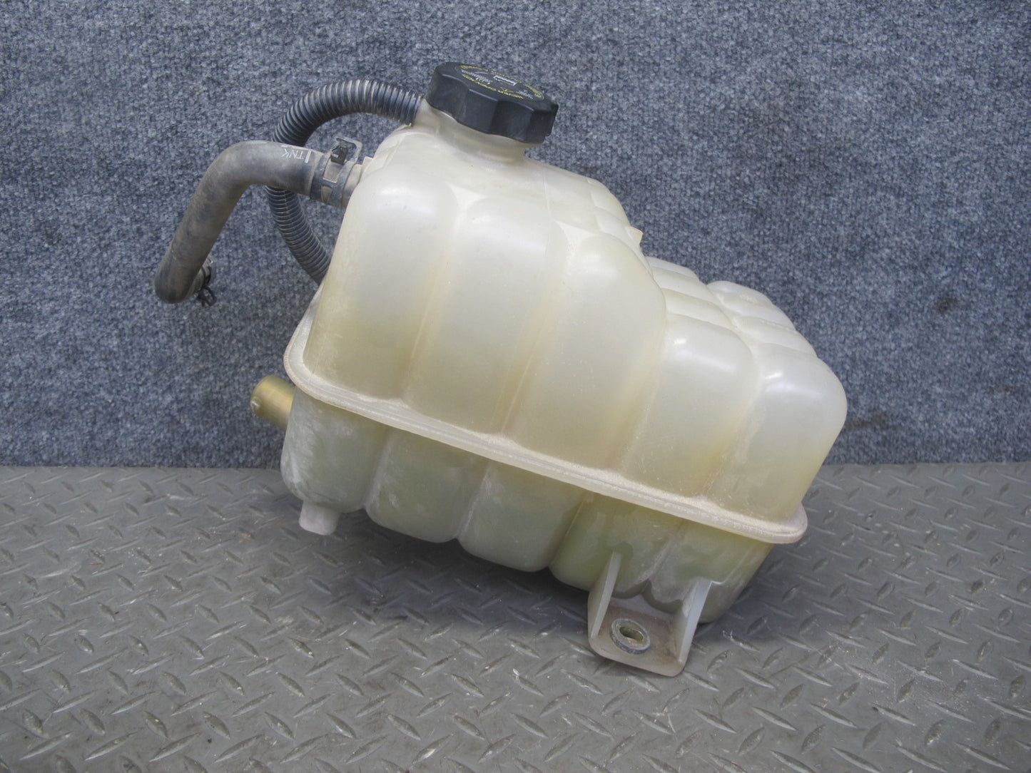 2004-2009 Hummer H2 Radiator Coolant Overflow Bottle Reservoir Tank