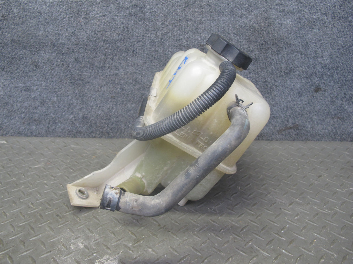 2004-2009 Hummer H2 Radiator Coolant Overflow Bottle Reservoir Tank