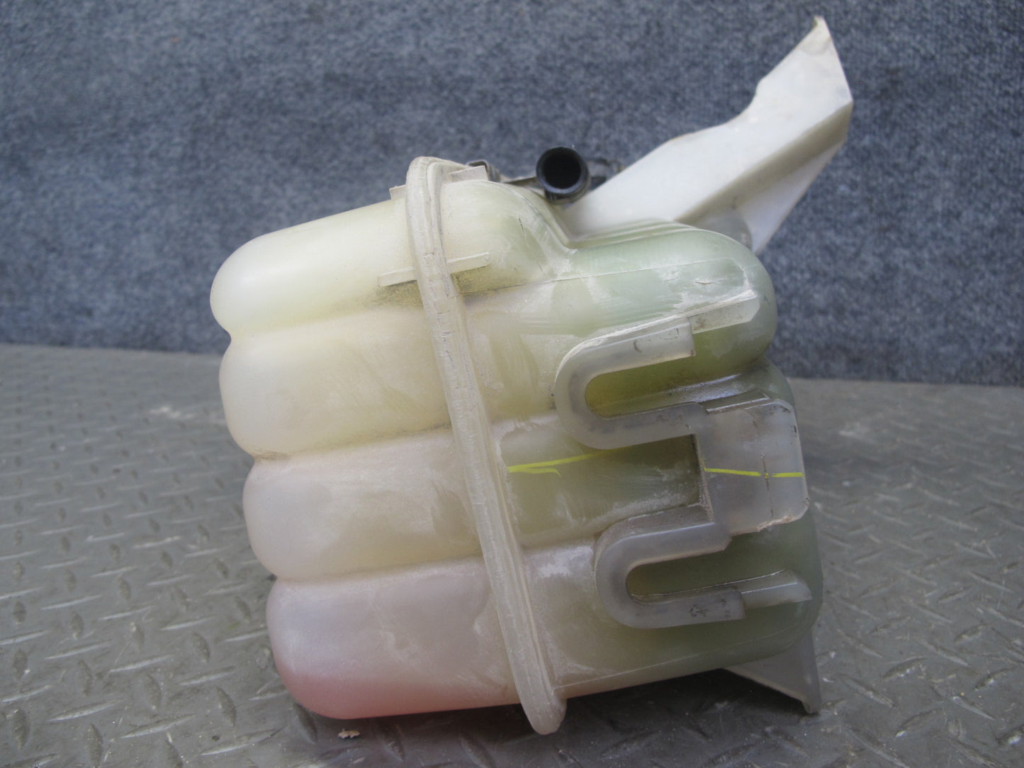 2004-2009 Hummer H2 Radiator Coolant Overflow Bottle Reservoir Tank