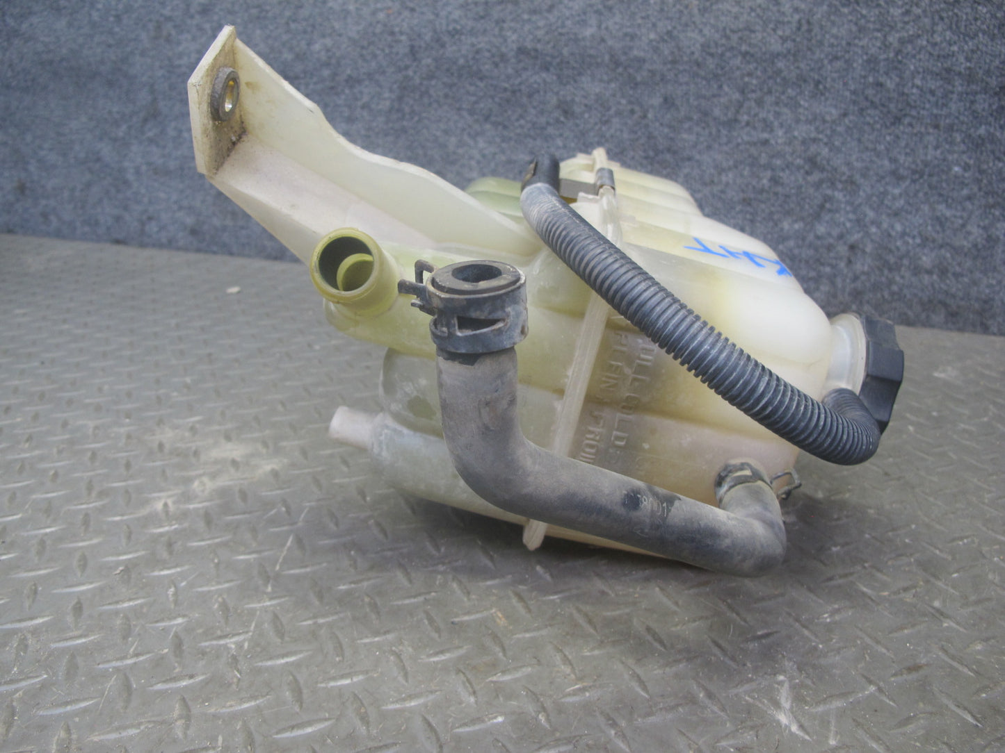 2004-2009 Hummer H2 Radiator Coolant Overflow Bottle Reservoir Tank