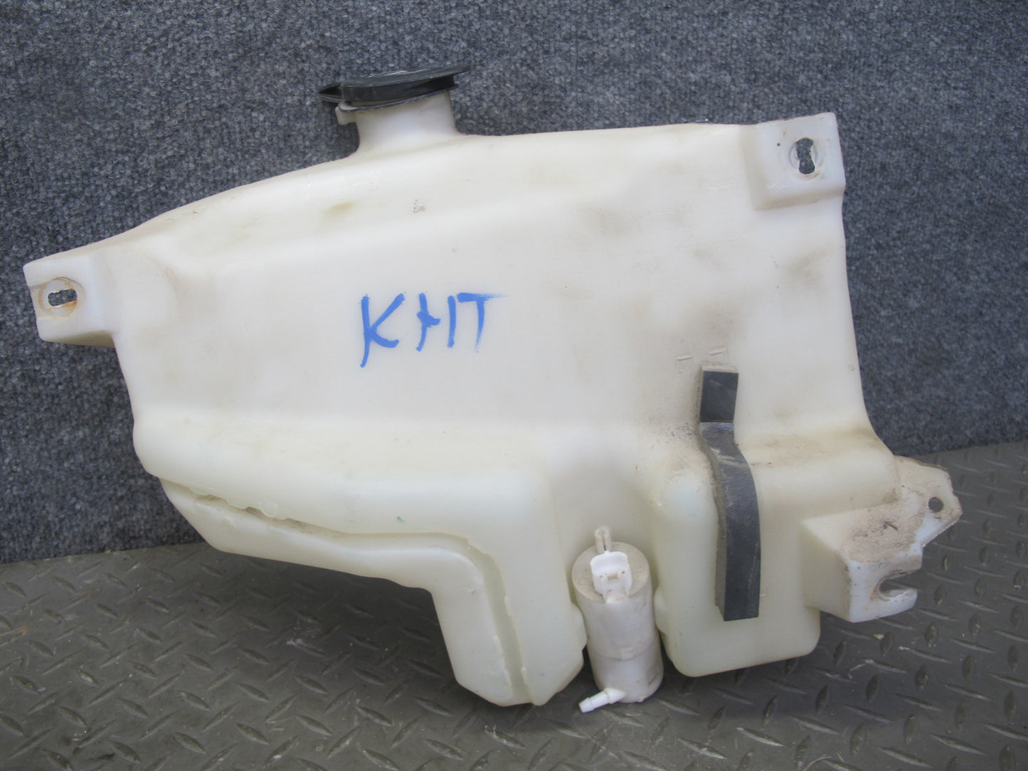 2003-2007 Hummer H2 Front Windshield Wiper Washer Reservoir Tank Bottle