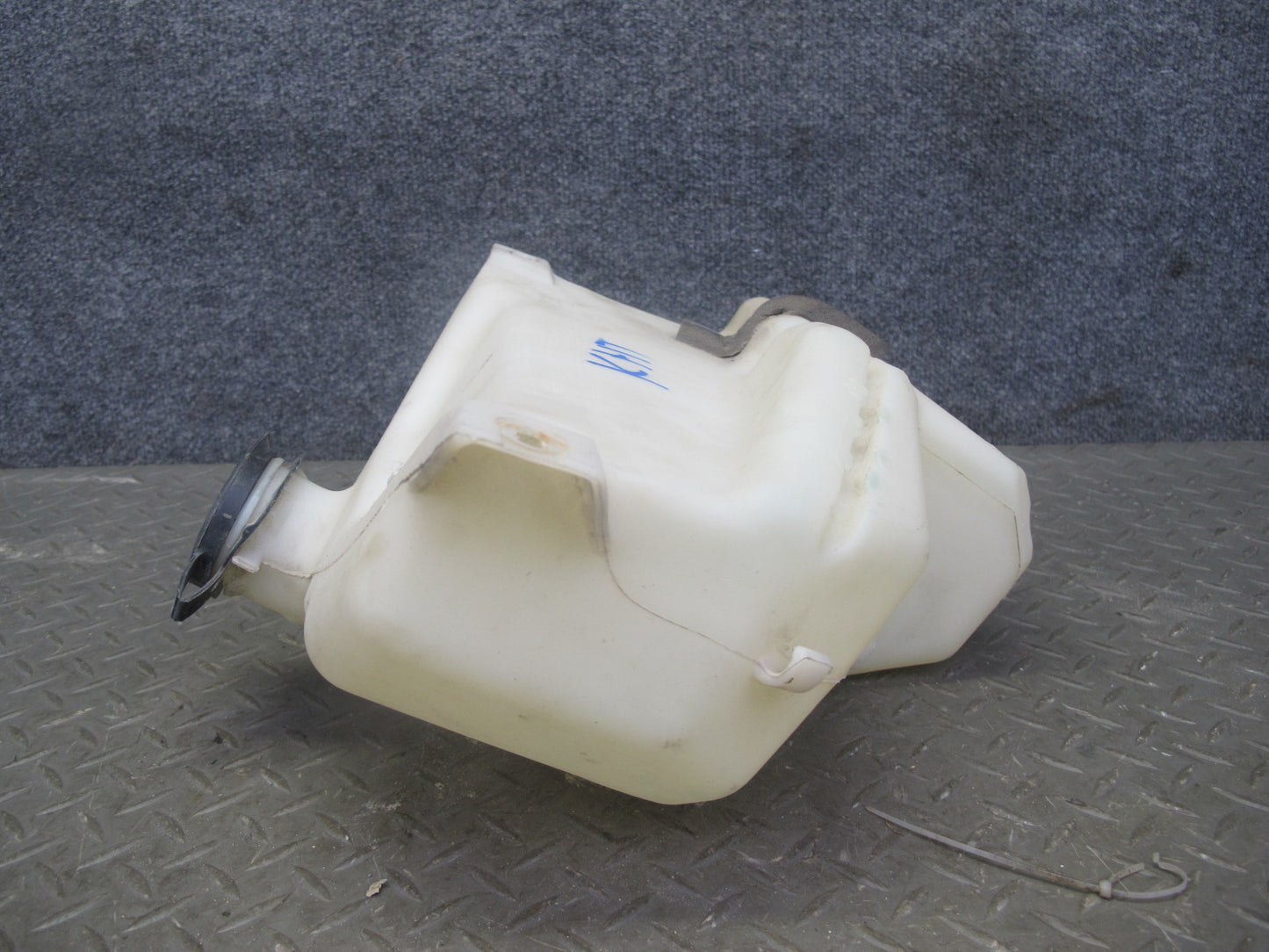 2003-2007 Hummer H2 Front Windshield Wiper Washer Reservoir Tank Bottle