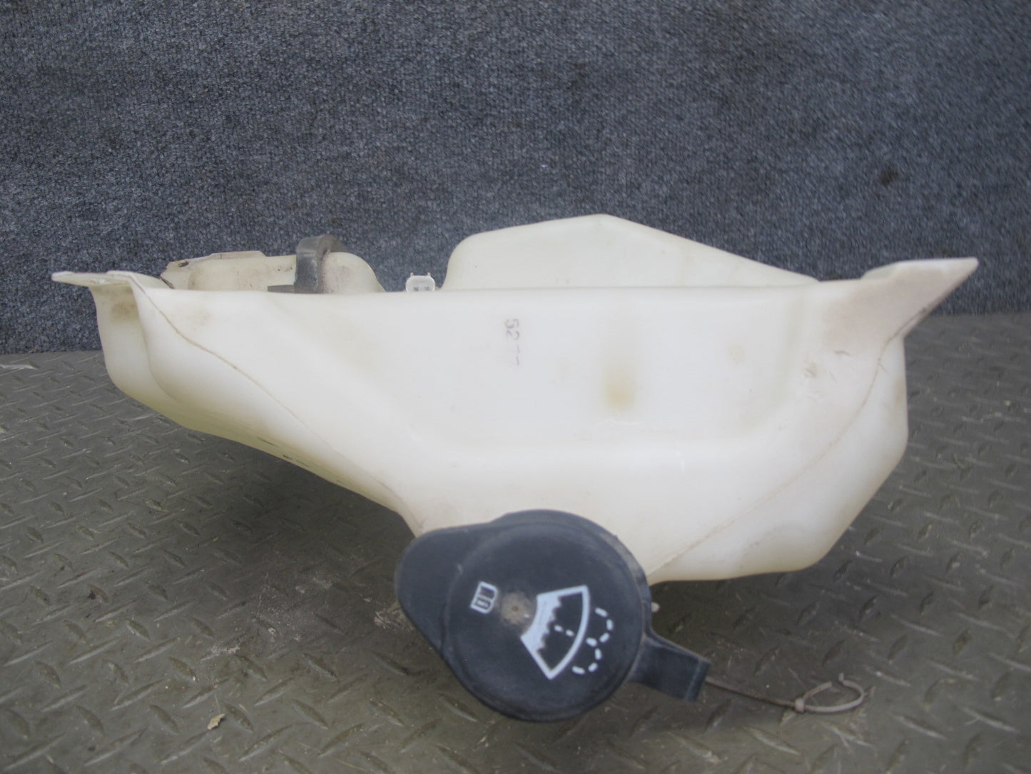 2003-2007 Hummer H2 Front Windshield Wiper Washer Reservoir Tank Bottle