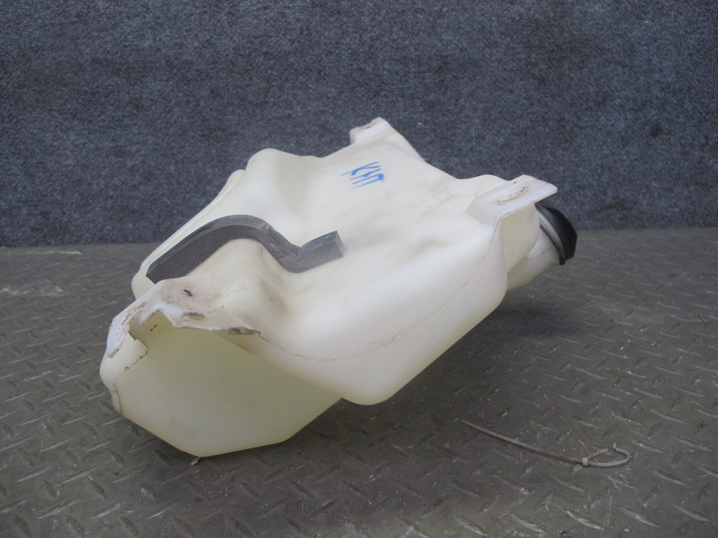 2003-2007 Hummer H2 Front Windshield Wiper Washer Reservoir Tank Bottle