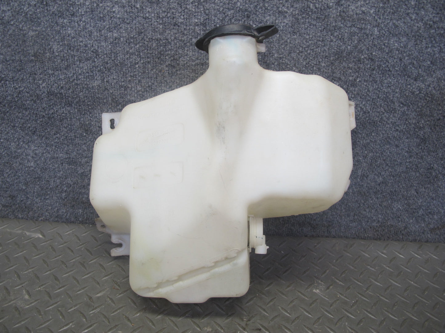 2003-2007 Hummer H2 Front Windshield Wiper Washer Reservoir Tank Bottle