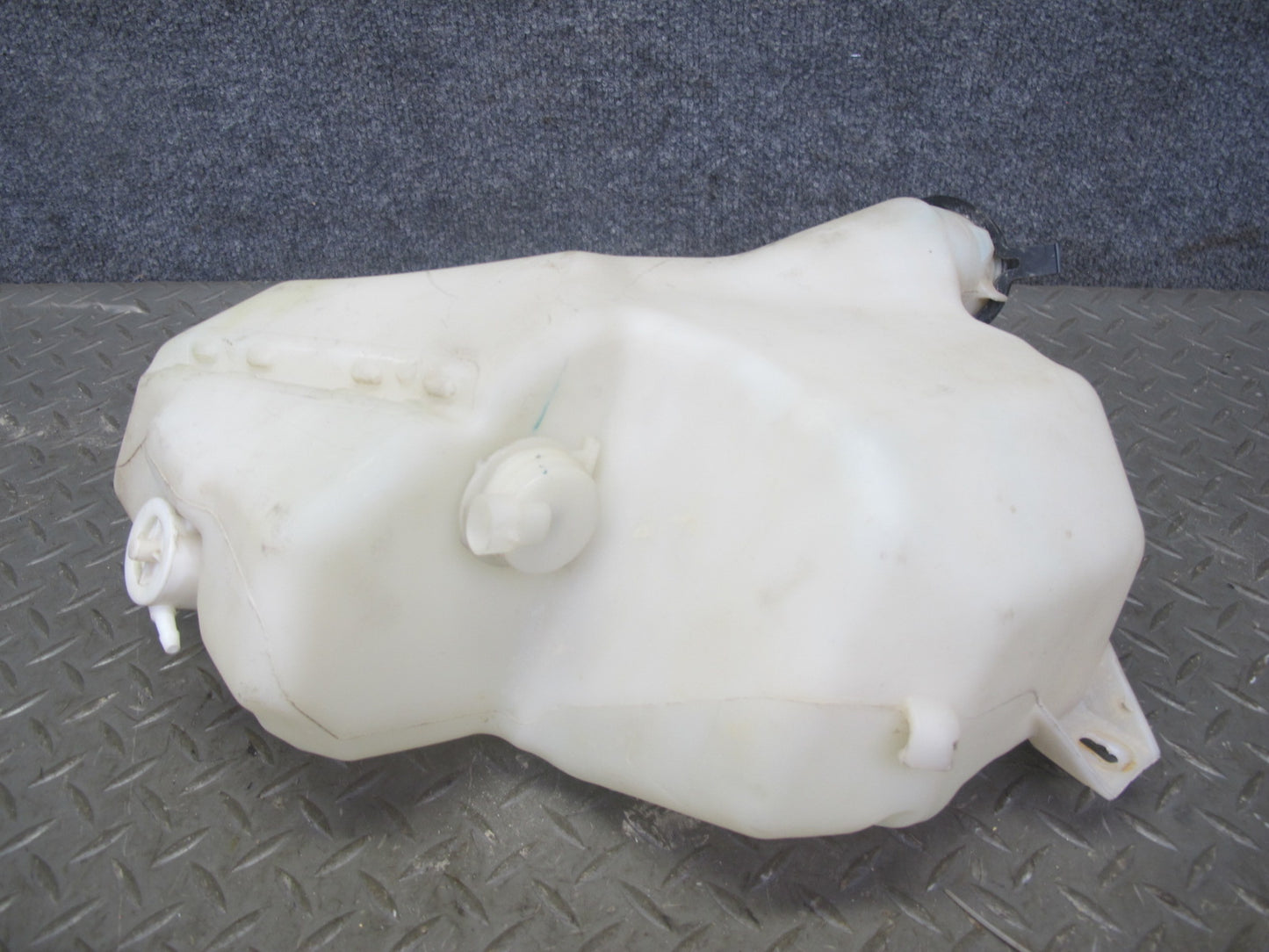 2003-2007 Hummer H2 Front Windshield Wiper Washer Reservoir Tank Bottle