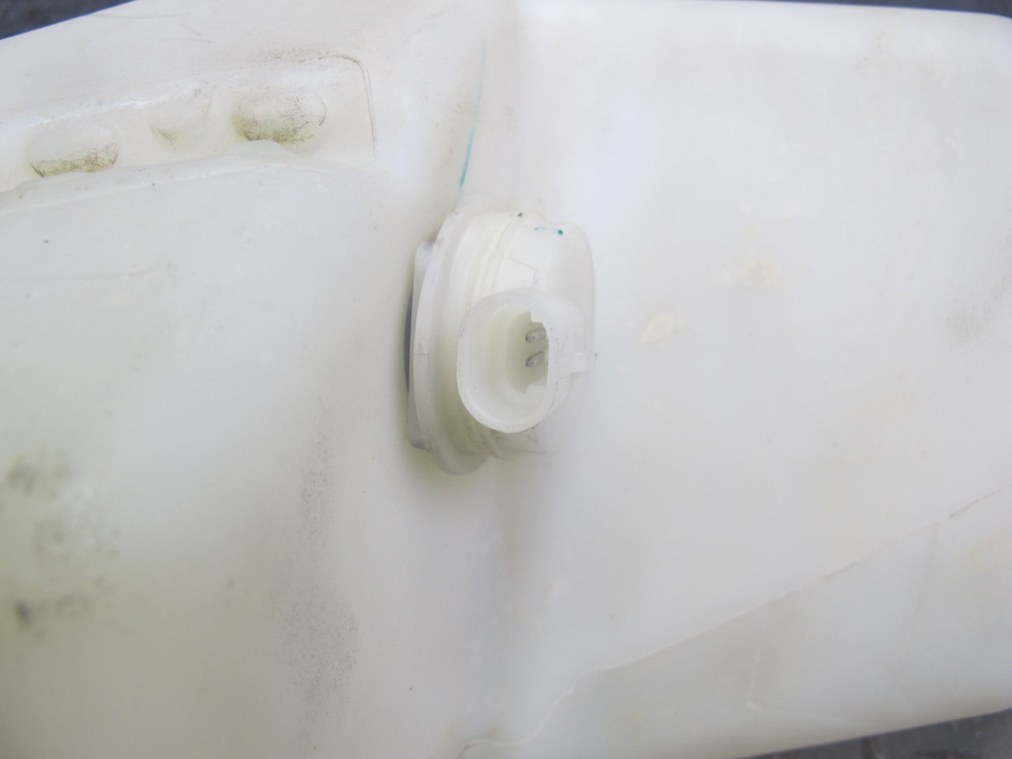 2003-2007 Hummer H2 Front Windshield Wiper Washer Reservoir Tank Bottle