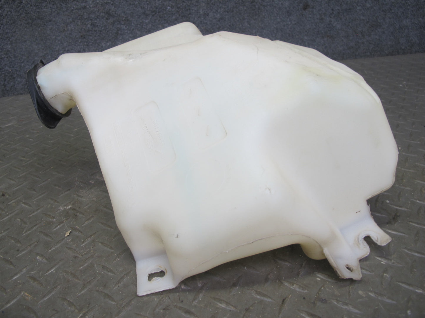 2003-2007 Hummer H2 Front Windshield Wiper Washer Reservoir Tank Bottle