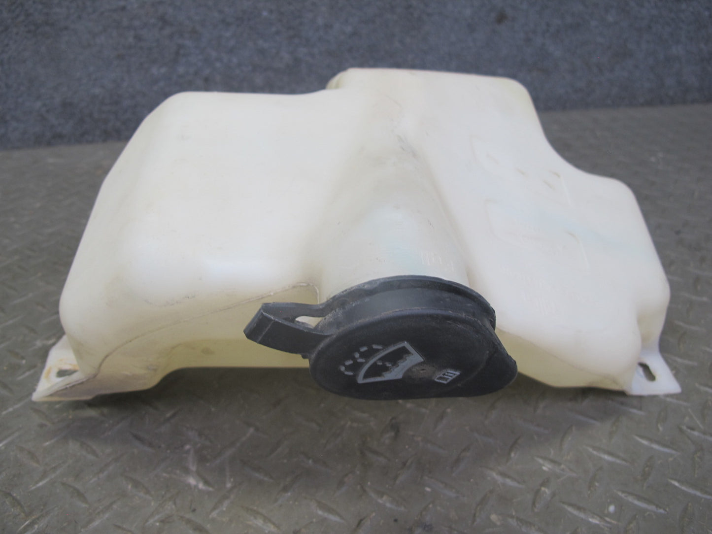 2003-2007 Hummer H2 Front Windshield Wiper Washer Reservoir Tank Bottle