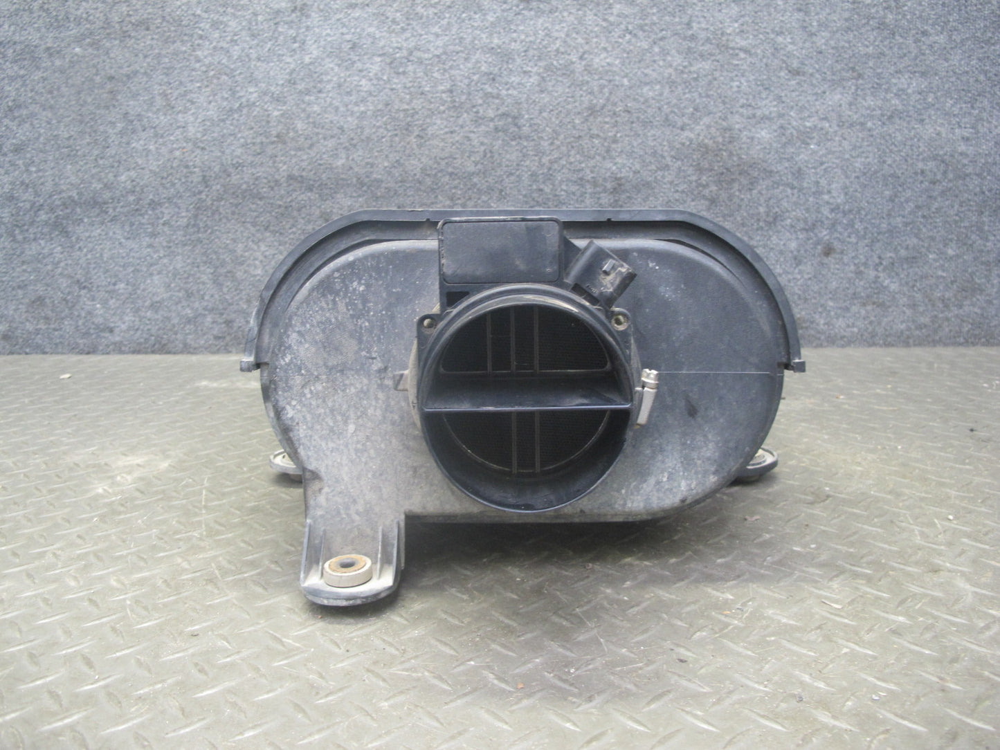2003-2007 Hummer H2 6.0L Air Intake Cleaner Filter Box Housing W/ MAF Sensor