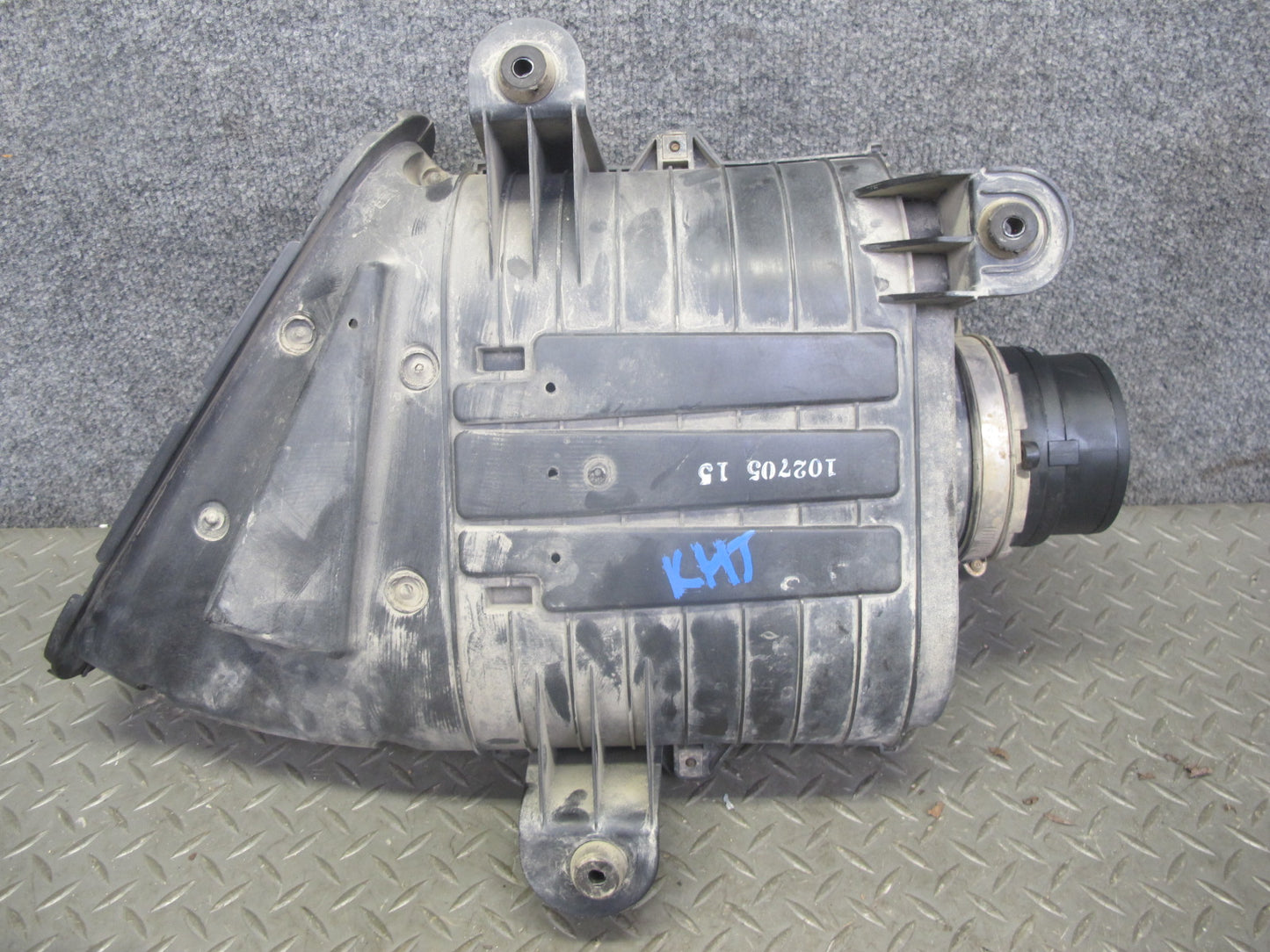 2003-2007 Hummer H2 6.0L Air Intake Cleaner Filter Box Housing W/ MAF Sensor