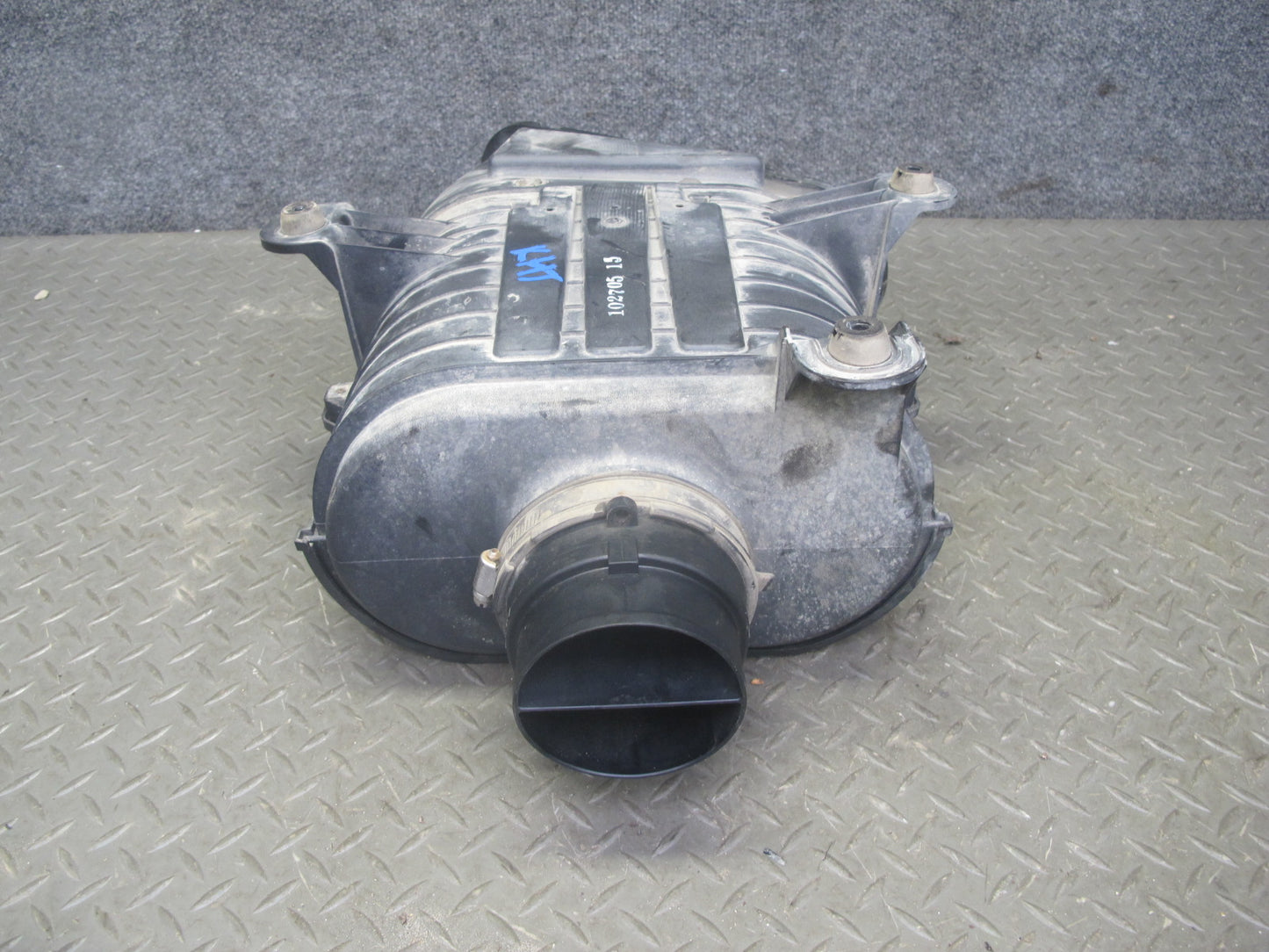 2003-2007 Hummer H2 6.0L Air Intake Cleaner Filter Box Housing W/ MAF Sensor