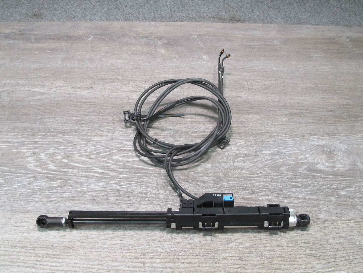 2012-2020 Mercedes R172 SLK SLC Convertible Roof TOP Right Trunk Lid Cylinder
