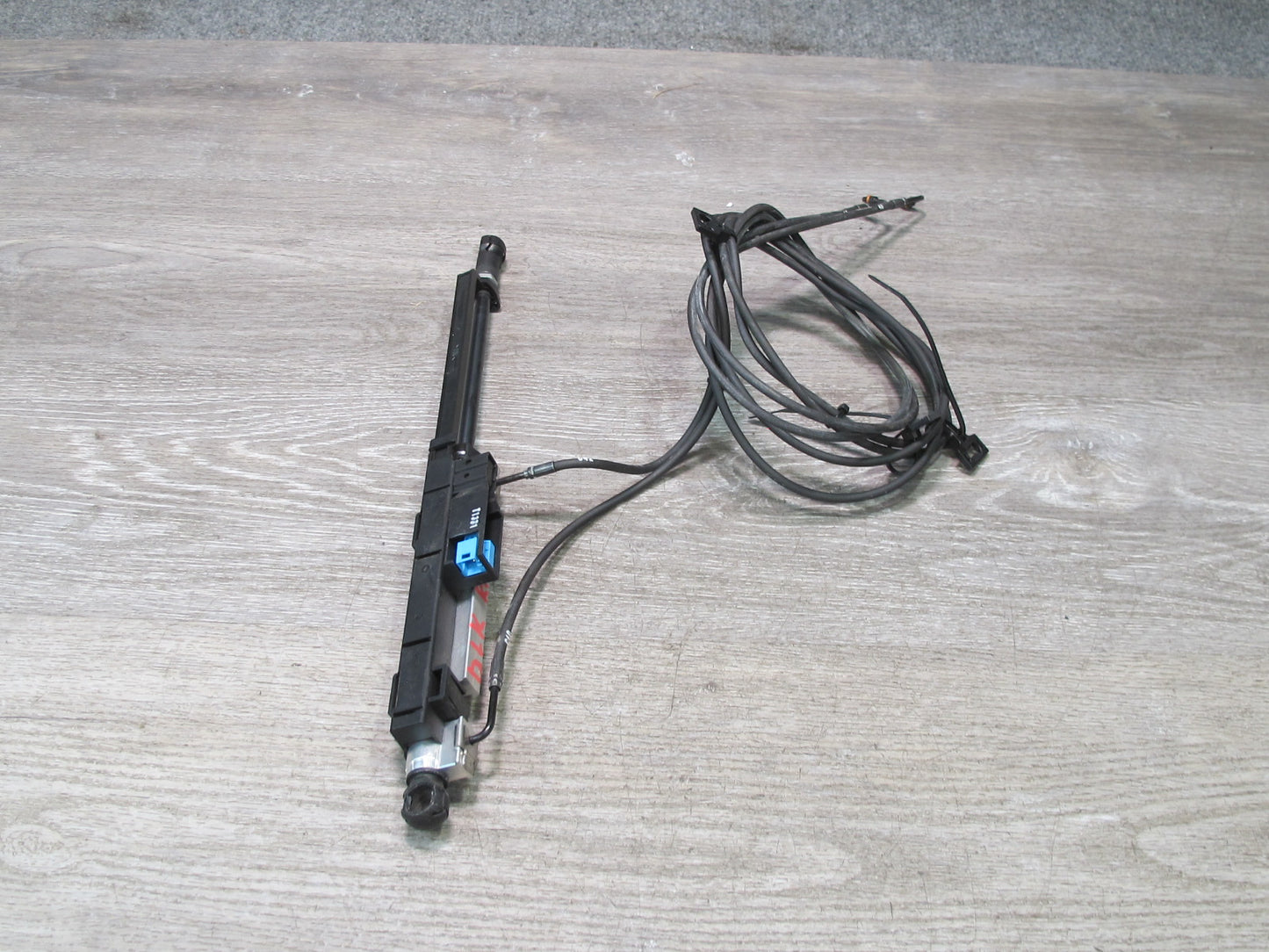 2012-2020 Mercedes R172 SLK SLC Convertible Roof TOP Right Trunk Lid Cylinder