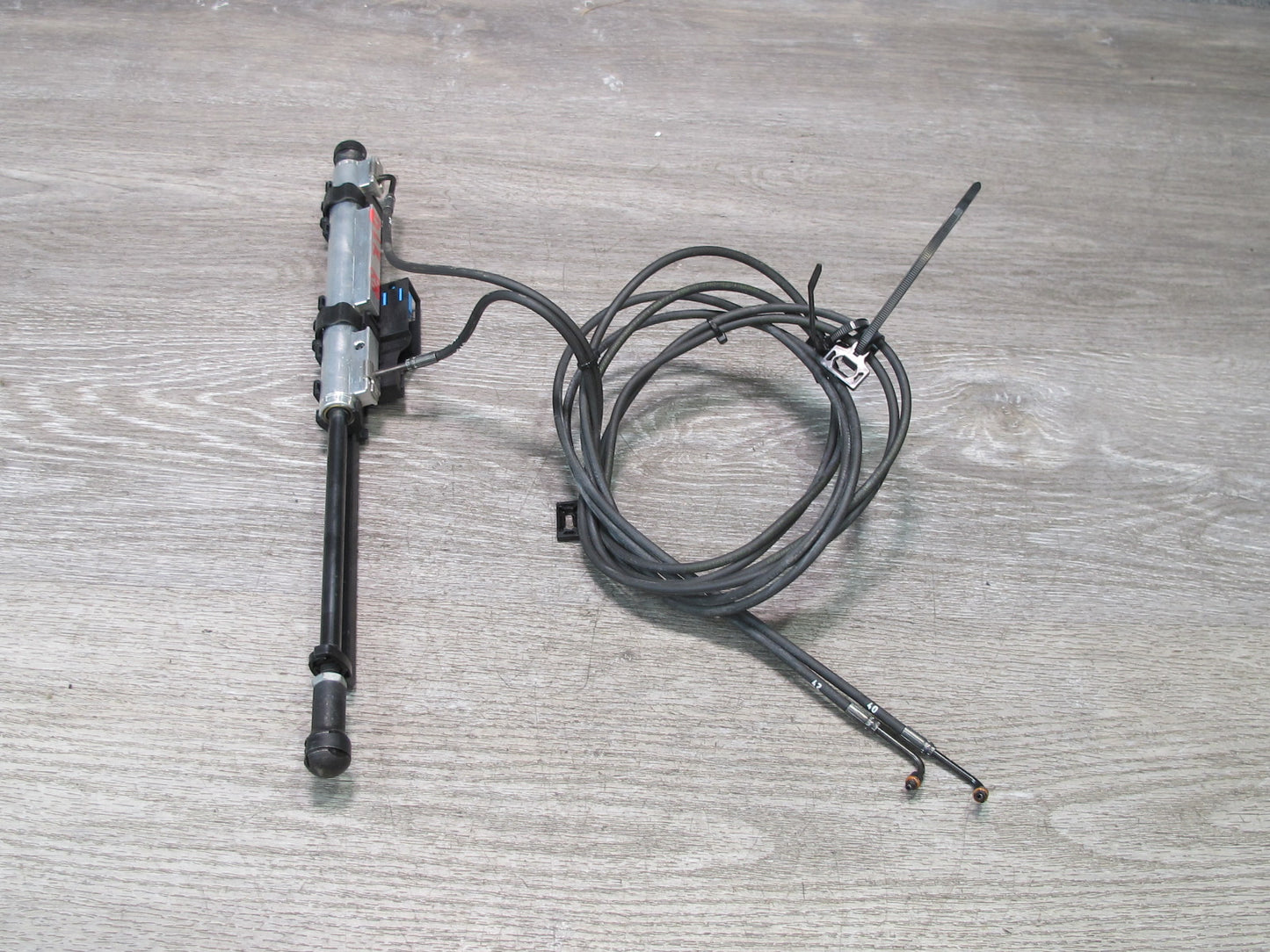2012-2020 Mercedes R172 SLK SLC Convertible Roof TOP Right Trunk Lid Cylinder