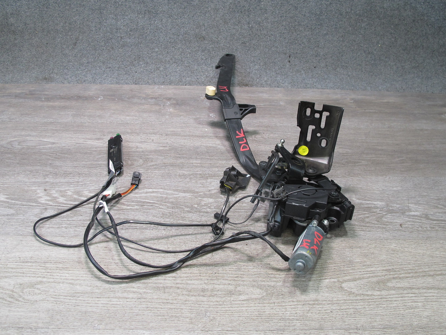 2012-2020 Mercedes R172 SLK SLC Convertible TOP Left Side Hinge Motor Assembly