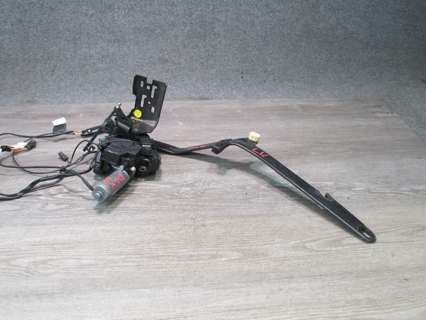 2012-2020 Mercedes R172 SLK SLC Convertible TOP Left Side Hinge Motor Assembly