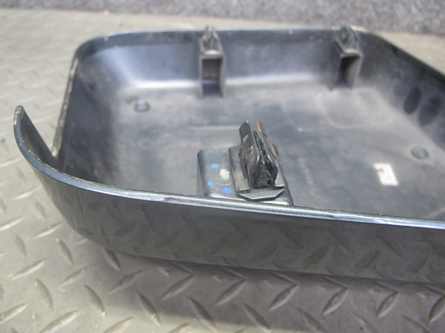 2003-2009 Hummer H2 Front Right Passenger Side Cowl Vent Panel END Cap Cover