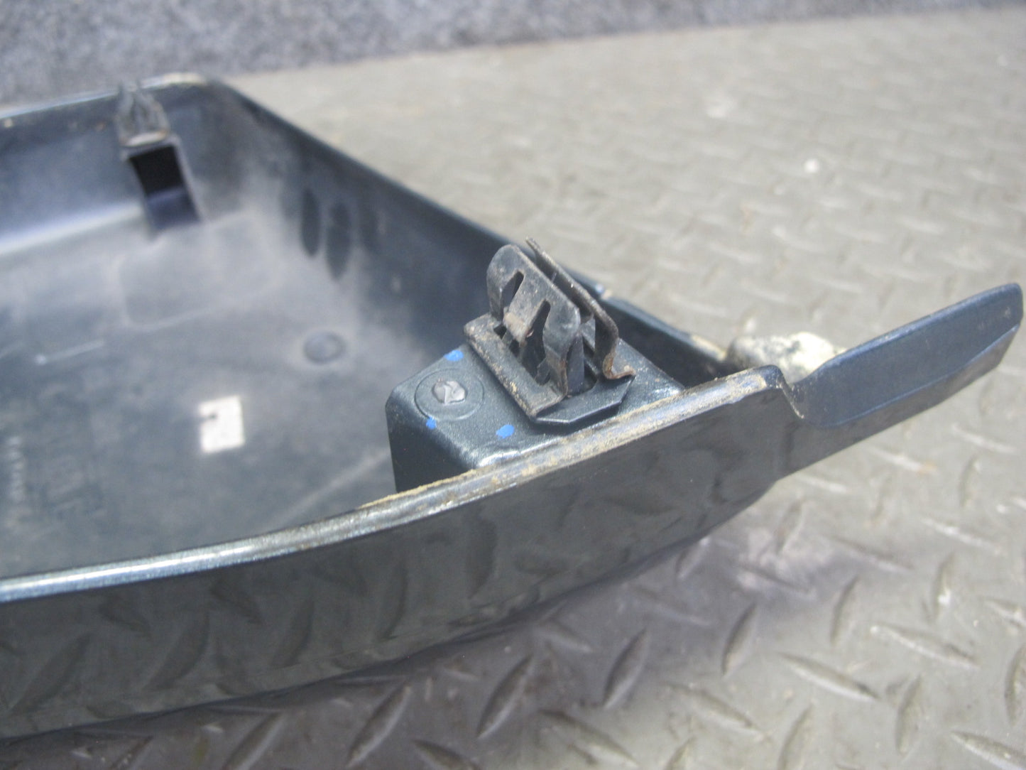 2003-2009 Hummer H2 Front Right Passenger Side Cowl Vent Panel END Cap Cover
