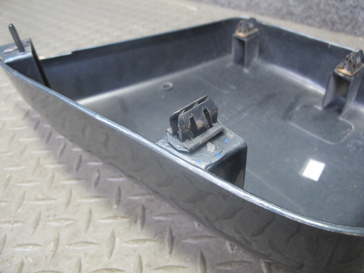 2003-2009 Hummer H2 Front Left Driver Side Cowl Vent Panel END Cap Cover
