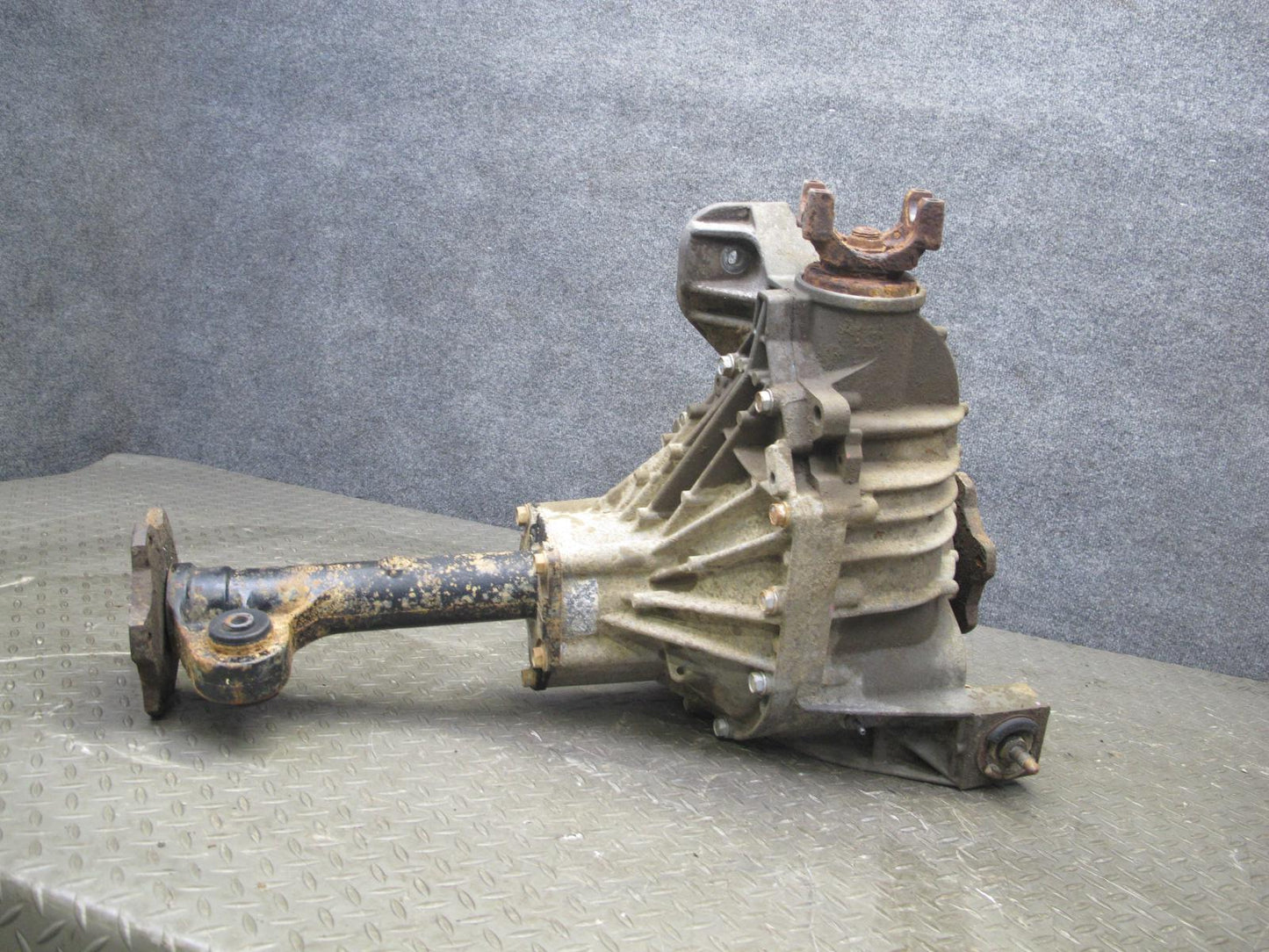 2003-2007 Hummer H2 4WD 4x4 Front Differential Carrier 4.10 Ratio
