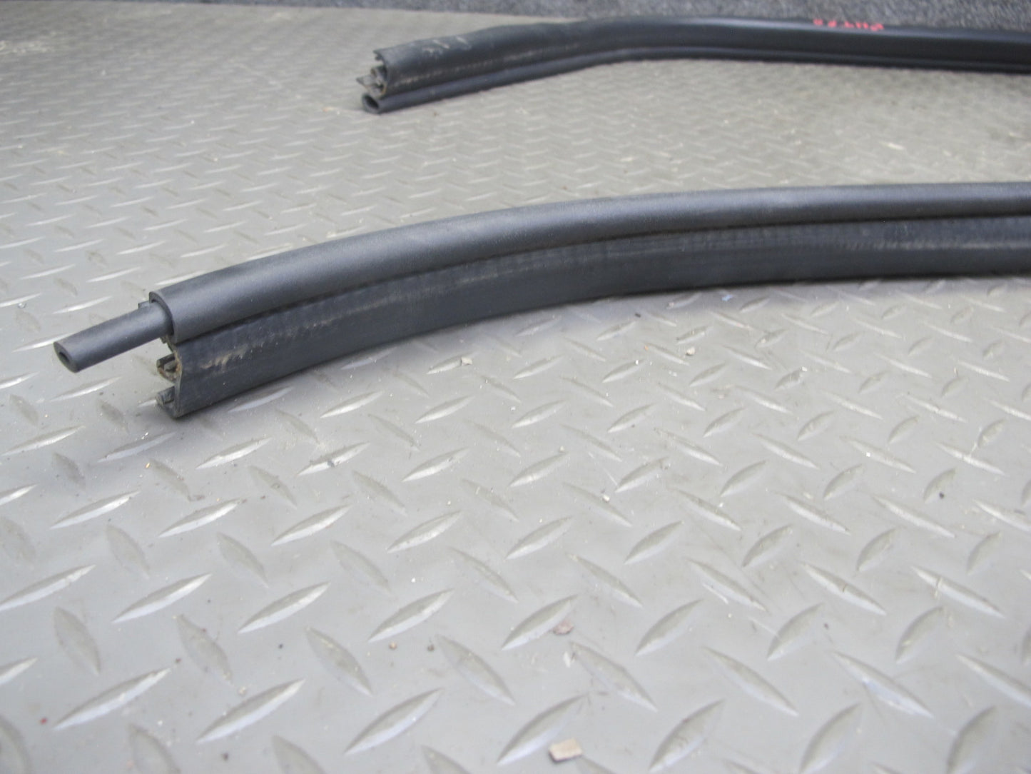 2003-2009 Hummer H2 Rear Right Passenger Side Door Body Weatherstrip Rubber Seal