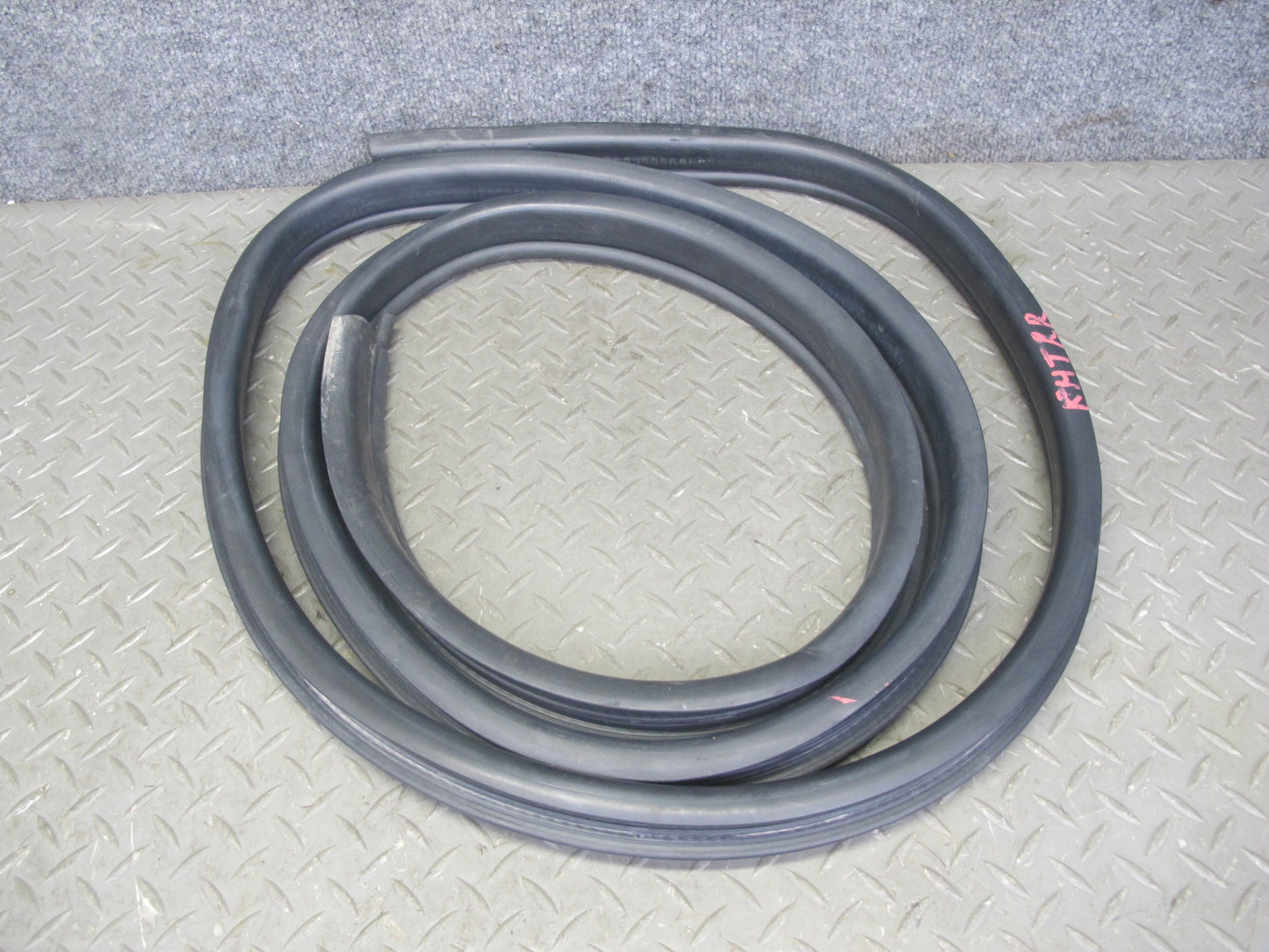2003-2009 Hummer H2 Rear Right Passenger Side Door Body Weatherstrip Rubber Seal
