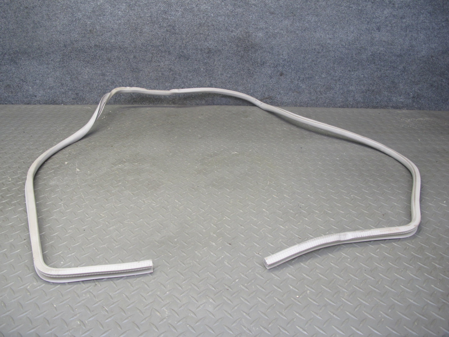2003-2009 Hummer H2 Front Upper Roof Weatherstrip Rubber Seal