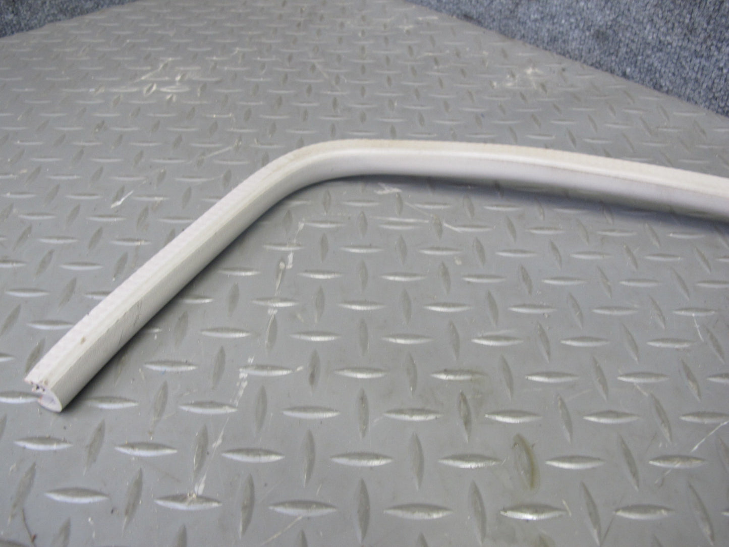 2003-2009 Hummer H2 Front Upper Roof Weatherstrip Rubber Seal