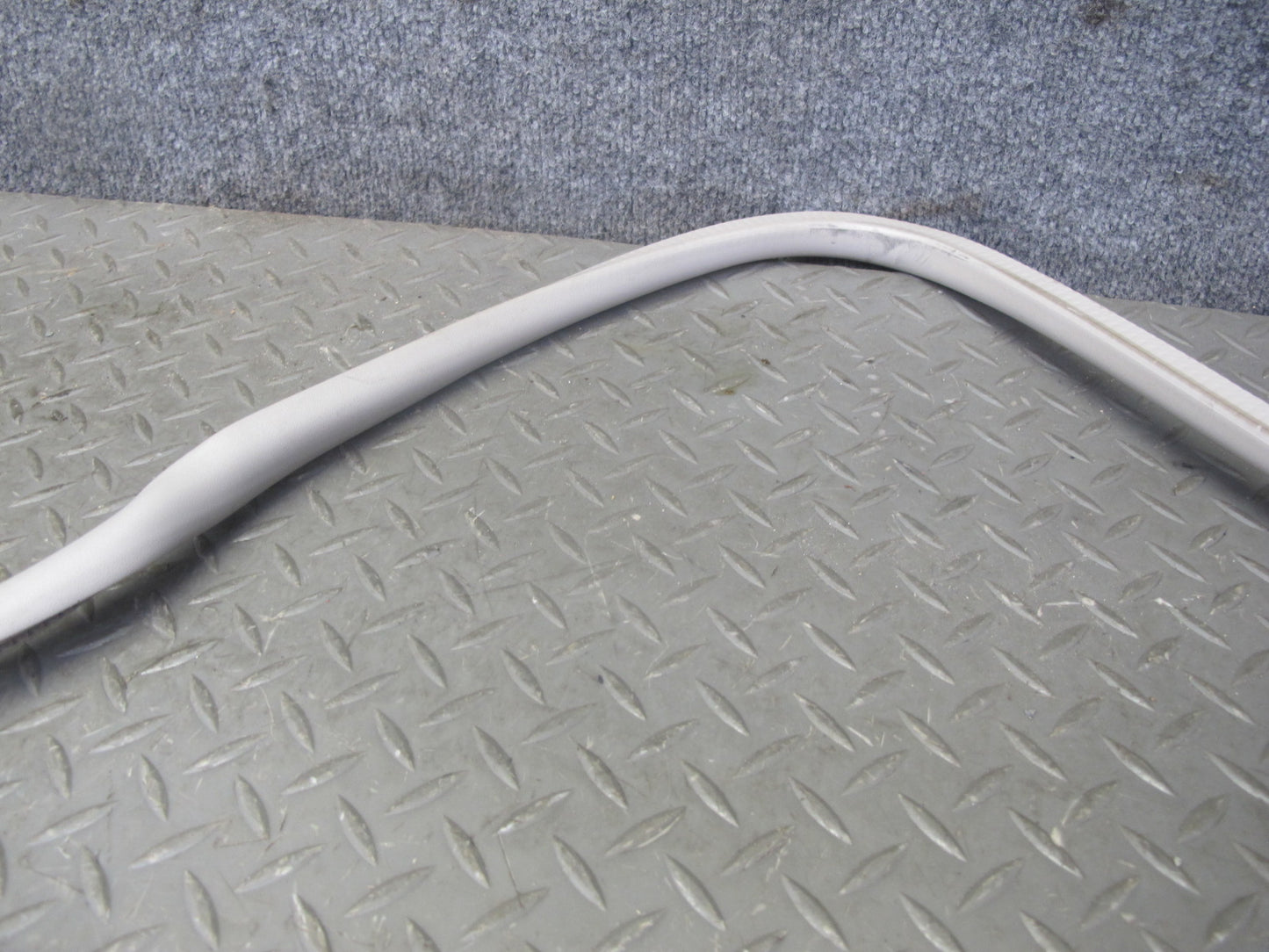 2003-2009 Hummer H2 Front Upper Roof Weatherstrip Rubber Seal