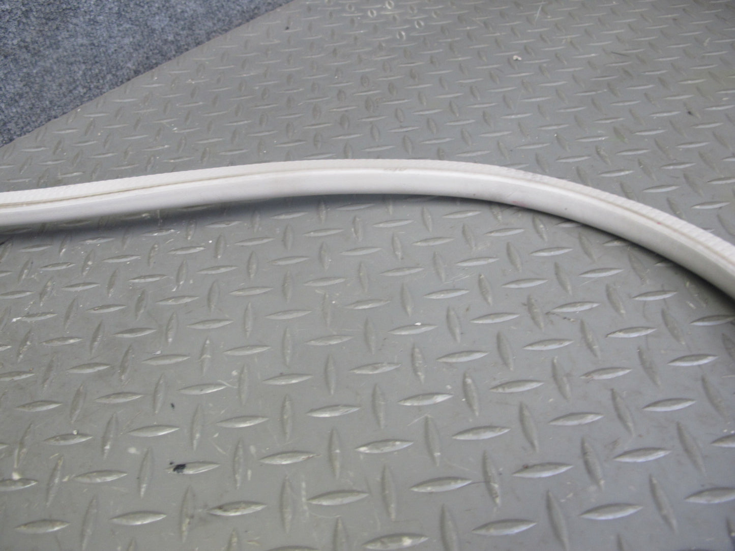 2003-2009 Hummer H2 Front Upper Roof Weatherstrip Rubber Seal
