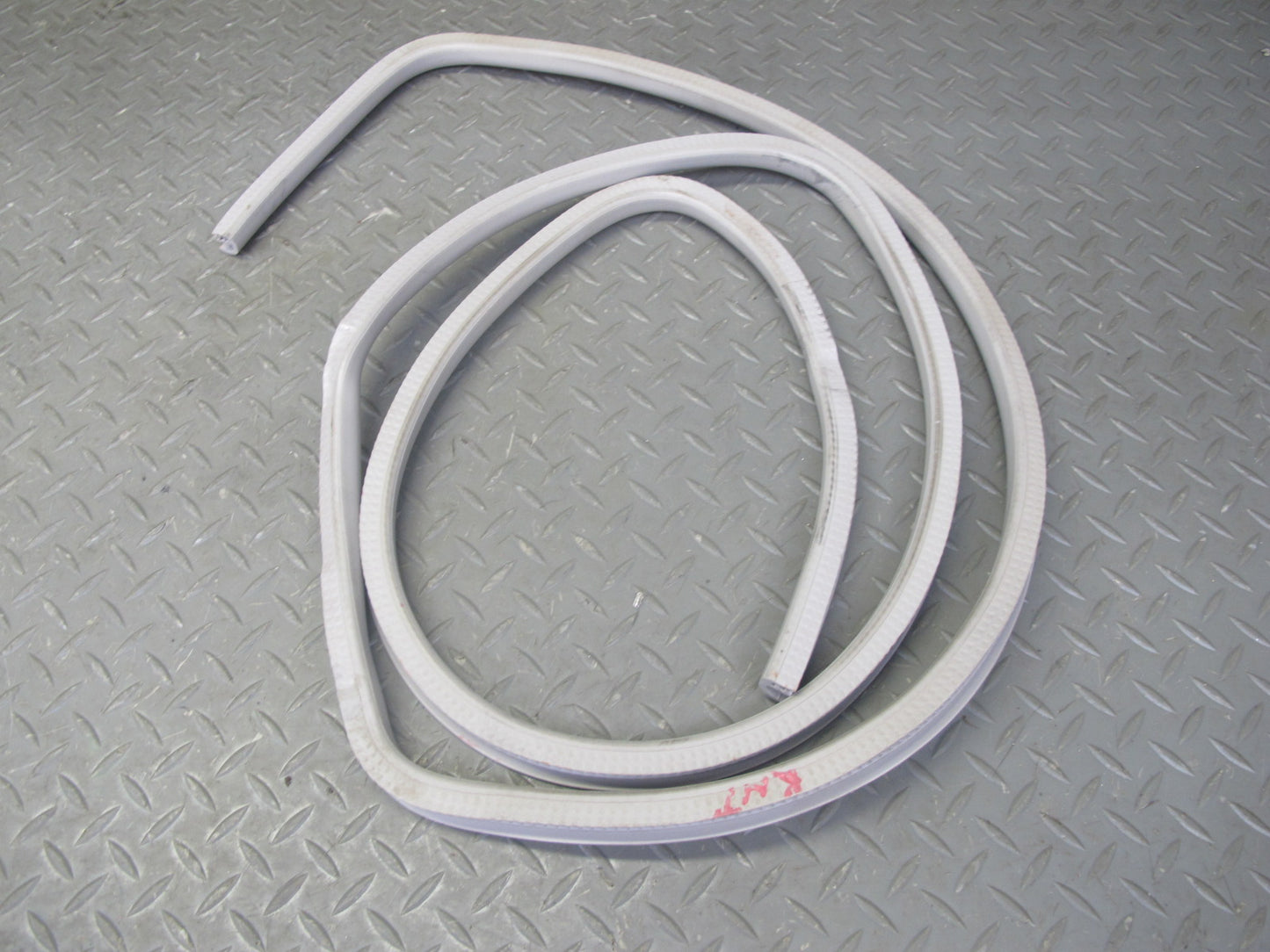 2003-2009 Hummer H2 Front Upper Roof Weatherstrip Rubber Seal