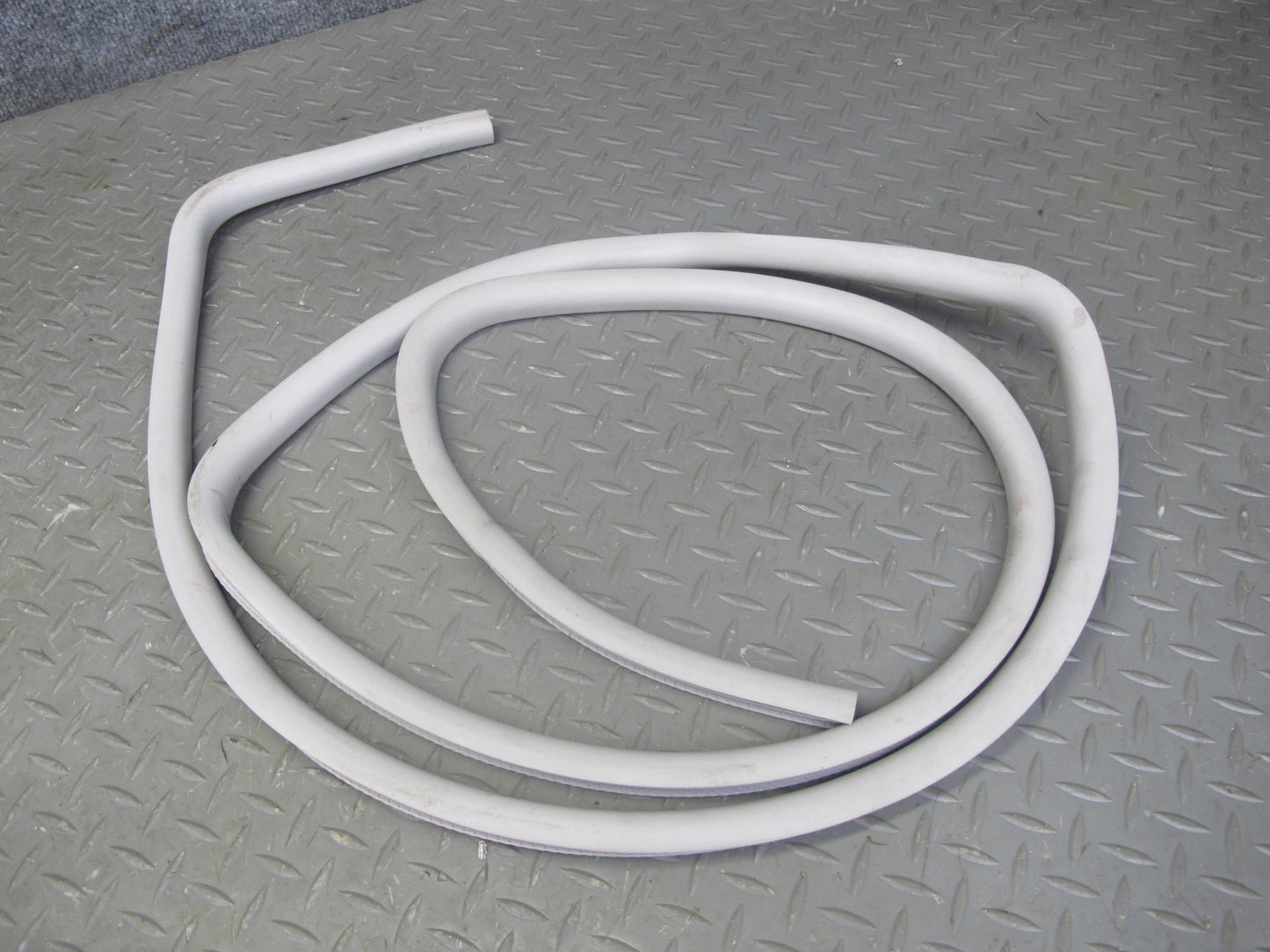 2003-2009 Hummer H2 Front Upper Roof Weatherstrip Rubber Seal