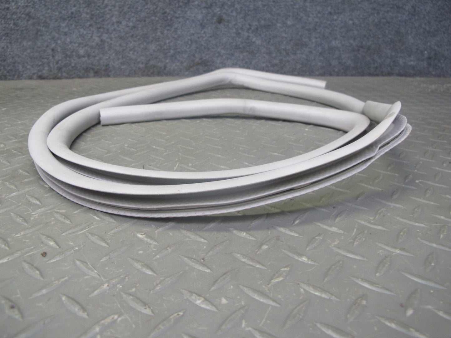 2003-2009 Hummer H2 Front Upper Roof Weatherstrip Rubber Seal