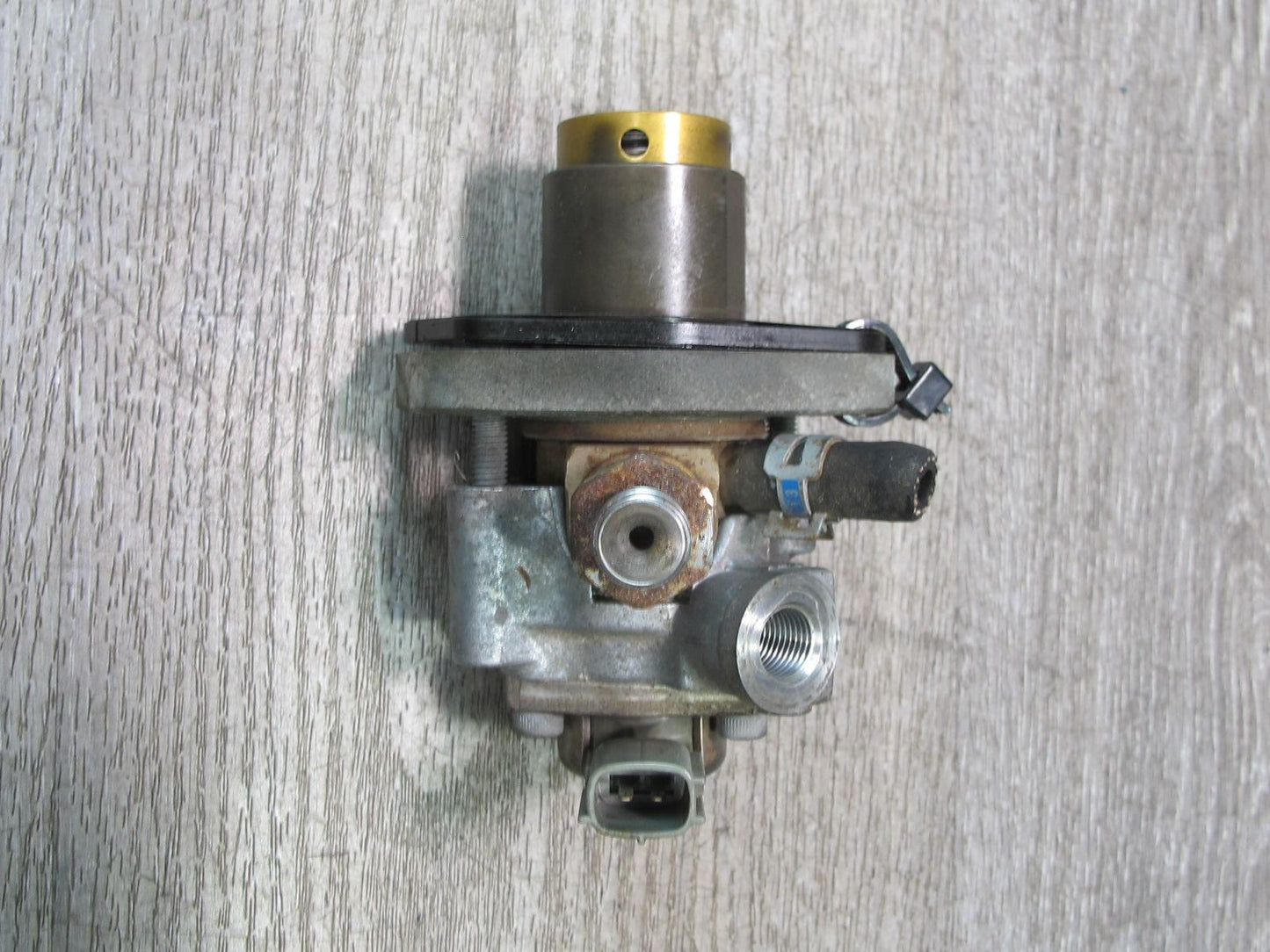 07-17 Lexus UVF46L LS460 LS600h High Pressure Fuel Pump 23100-38100 OEM