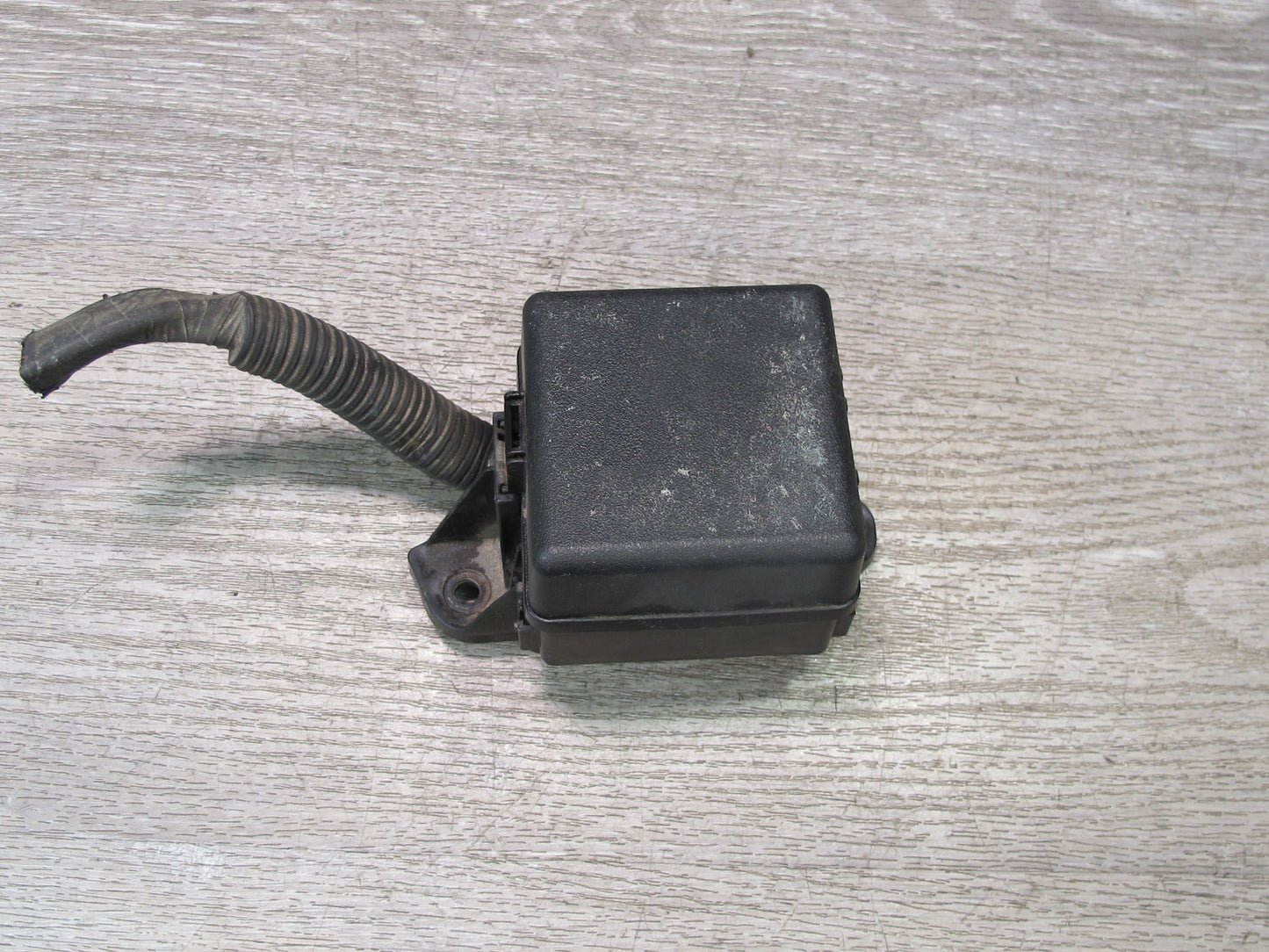 08-16 Lexus UVF46 LS600h Engine Compartment Fuse Relay Box Module OEM