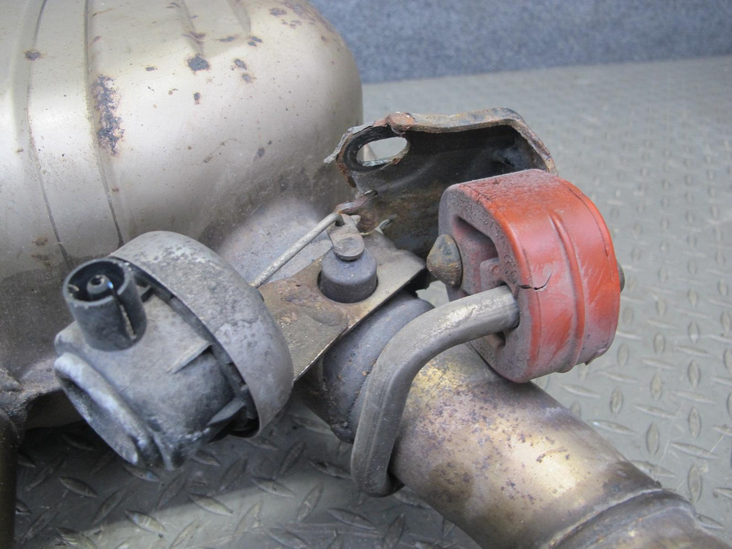 2008 VW Golf MK5 R32 VR6 3.2L Rear Exhaust Muffler w Tips OEM
