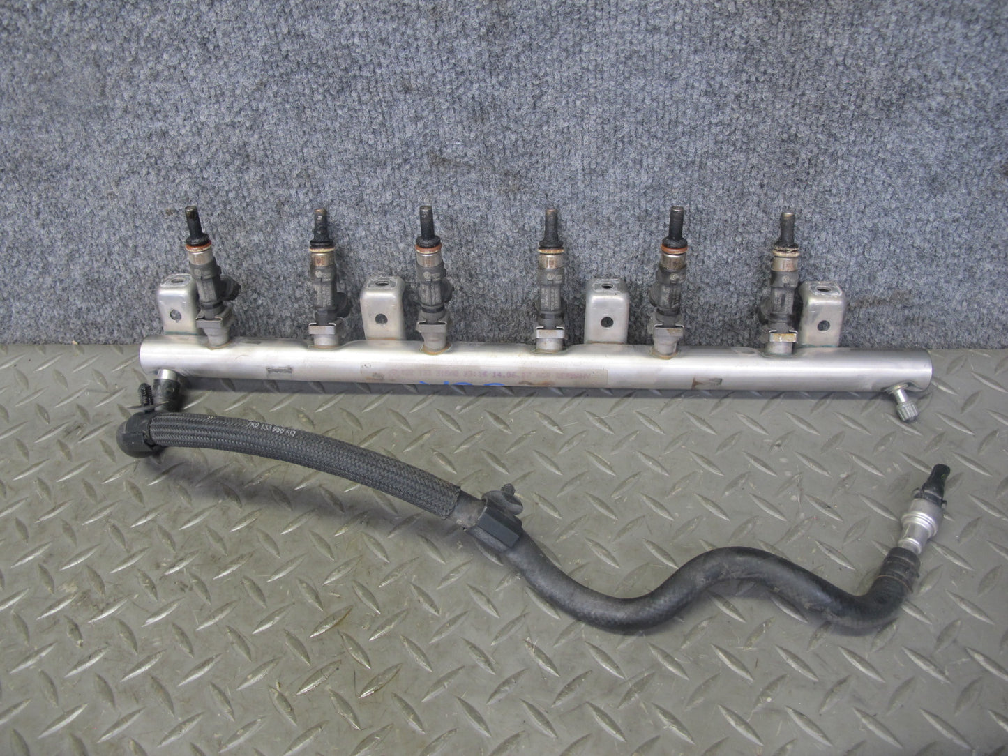 2008 VW Golf R32 MK5 VR6 3.2L Cbra Fuel Injection Rail Tube w Injectors OEM