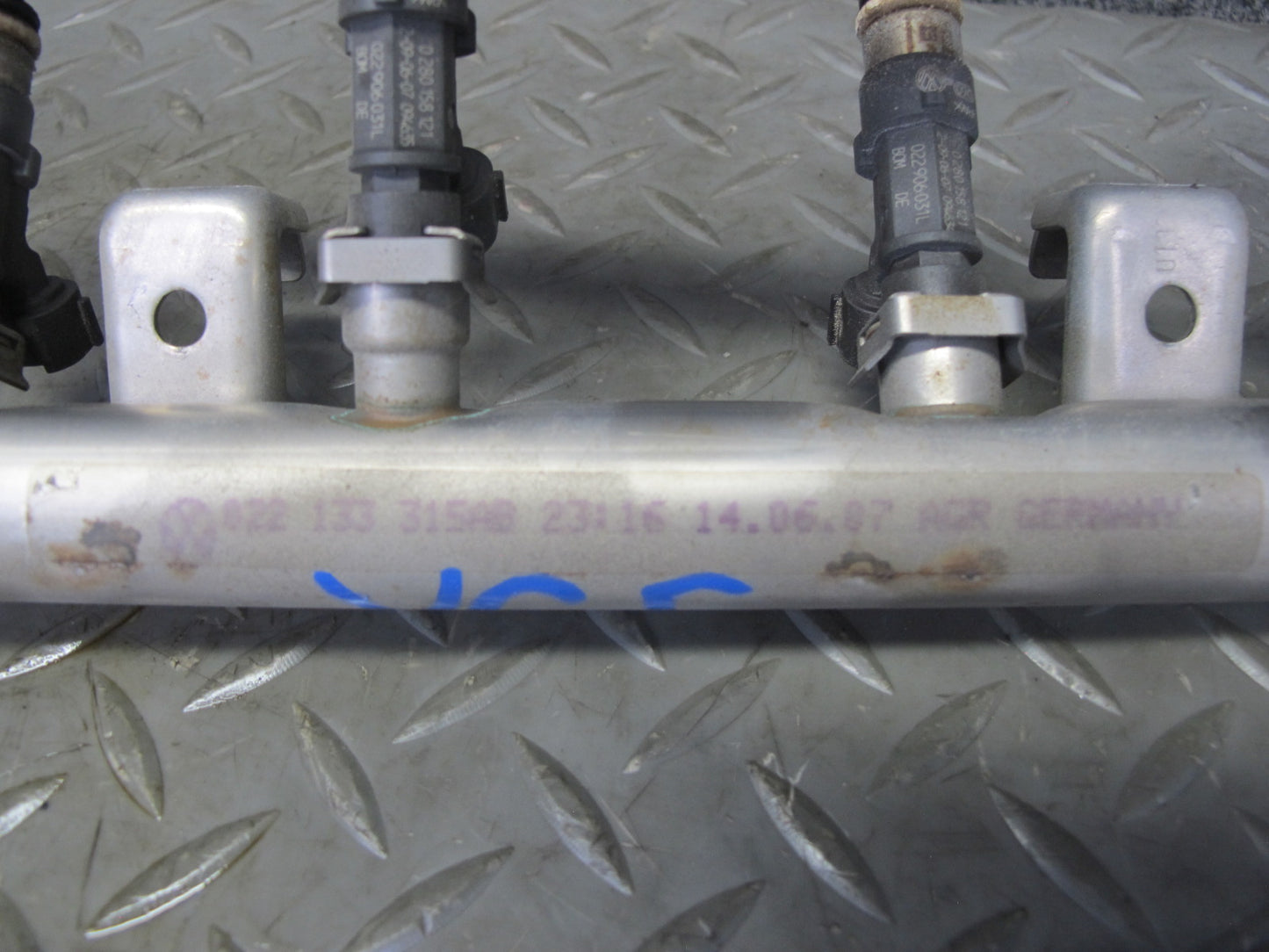 2008 VW Golf R32 MK5 VR6 3.2L Cbra Fuel Injection Rail Tube w Injectors OEM