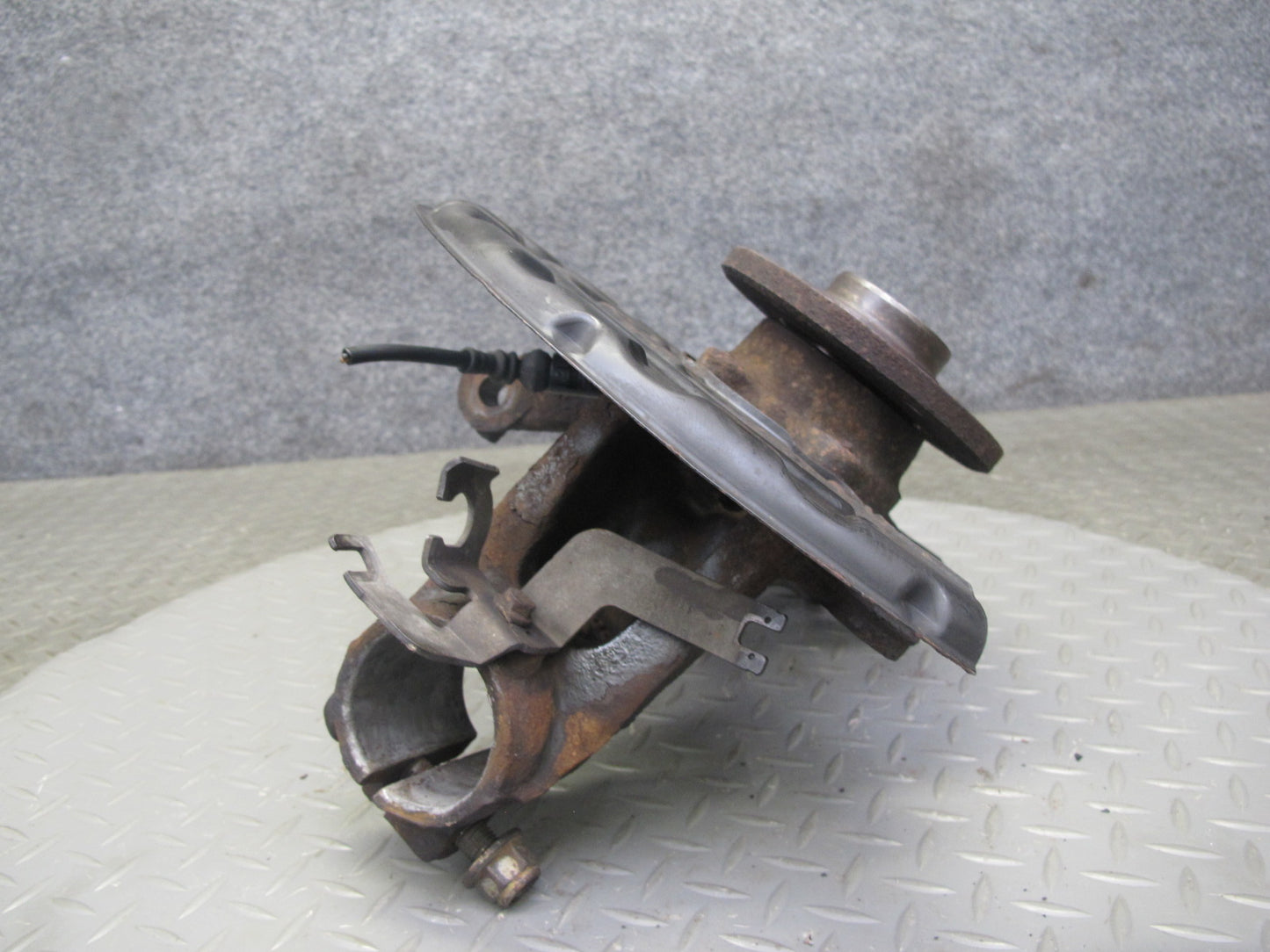 2008 VW R32 VR6 AWD Front Left Spindle Knuckle Wheel Hub Bearing 105K Miles OEM