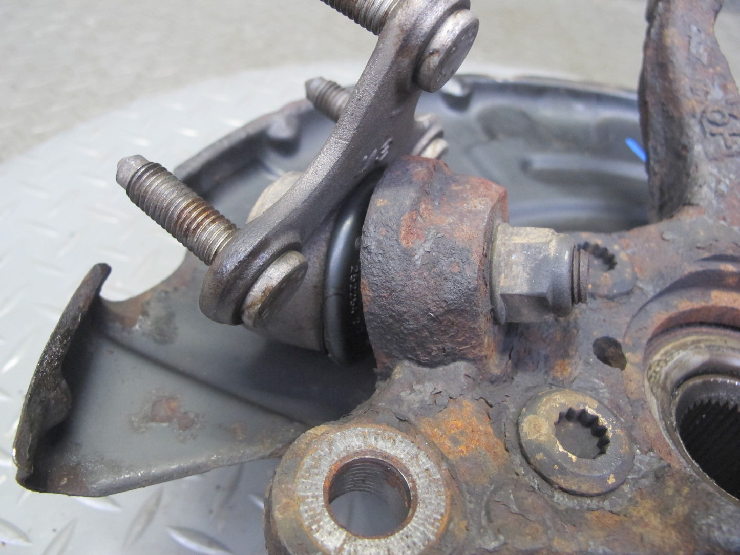 2008 VW R32 VR6 AWD Front Left Spindle Knuckle Wheel Hub Bearing 105K Miles OEM