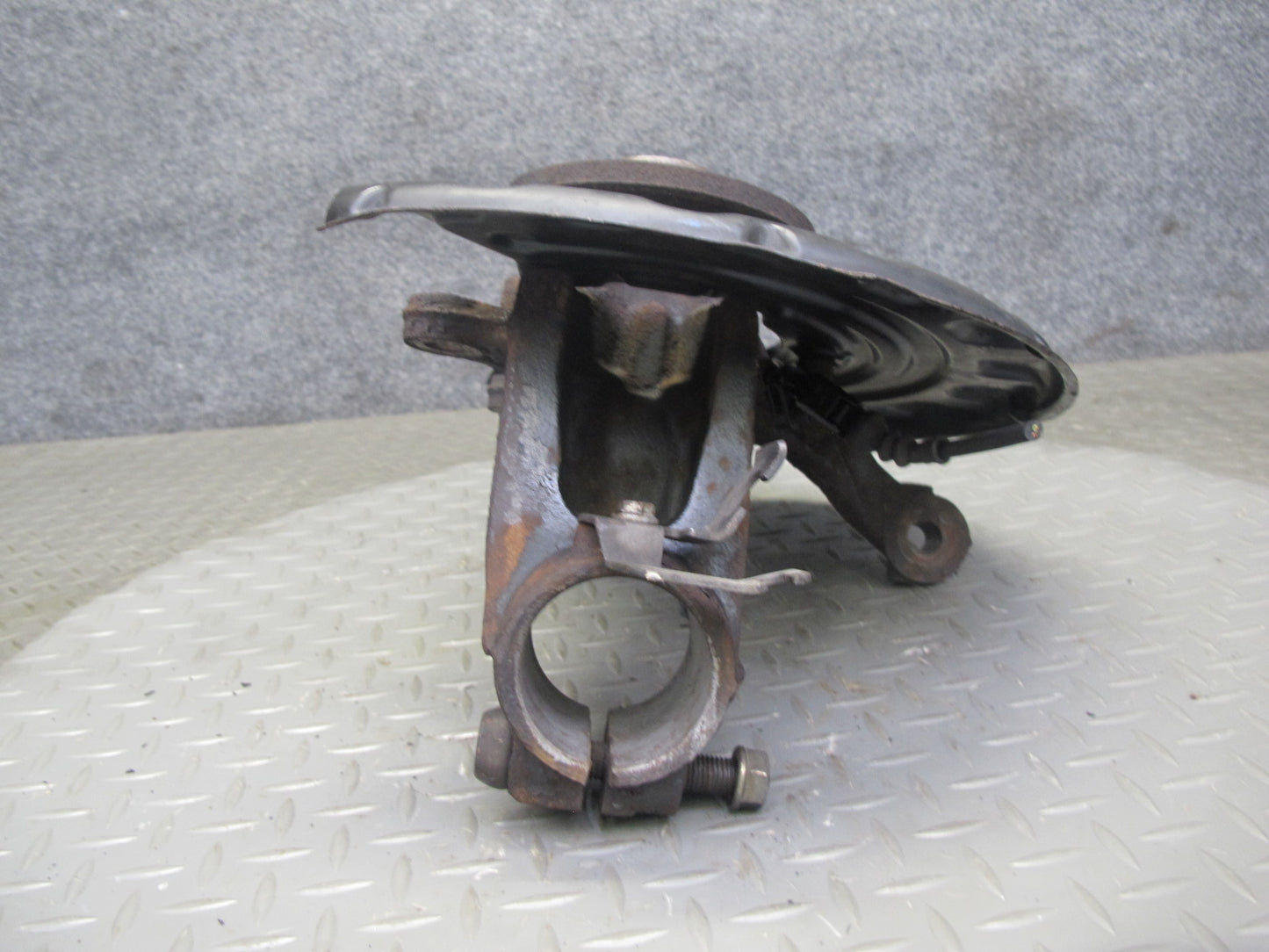2008 VW R32 VR6 AWD Front Right Spindle Knuckle Wheel Hub Bearing 105K Miles OEM