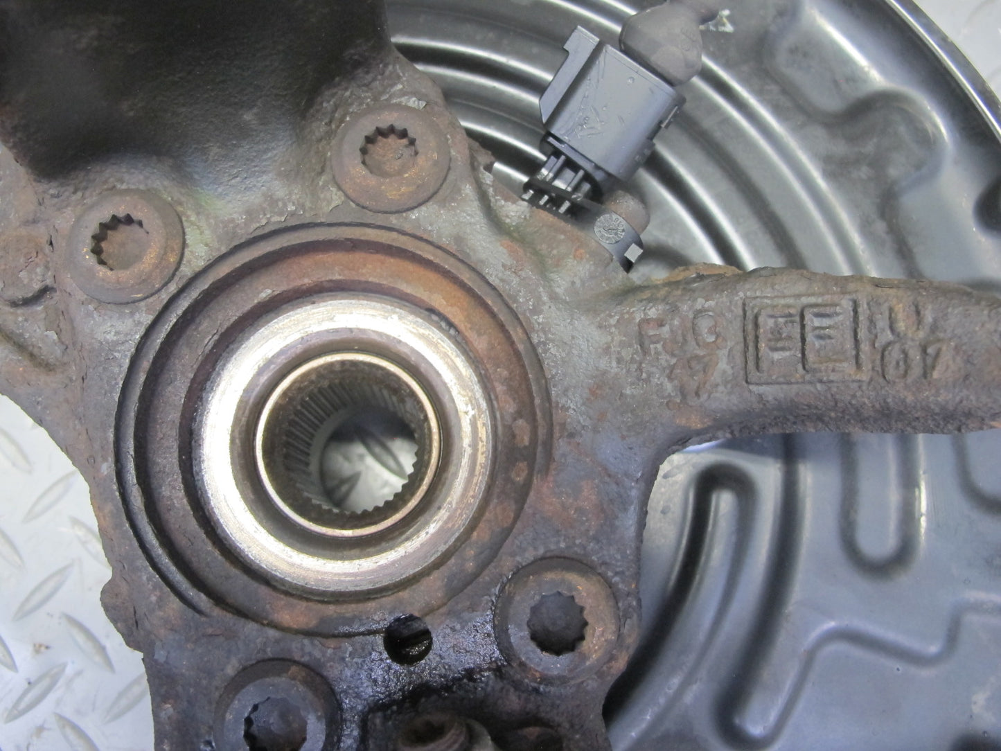 2008 VW R32 VR6 AWD Front Right Spindle Knuckle Wheel Hub Bearing 105K Miles OEM