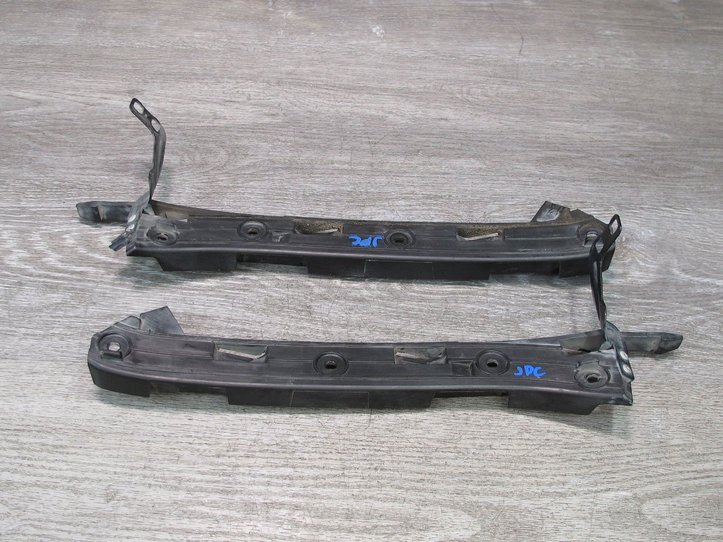 2003-2006 Porsche Cayenne 955 Front Bumper Mount Bracket Support Set of 2