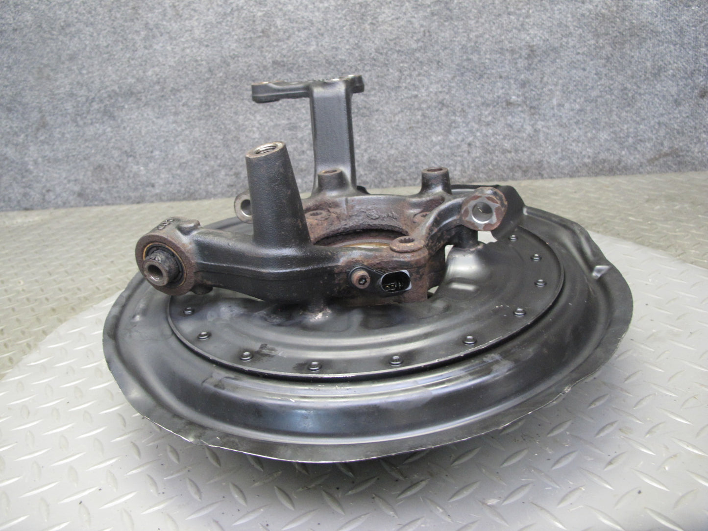 2008 VW Golf R32 VR6 AWD Rear Right Spindle Knuckle Wheel Hub Bearing OEM