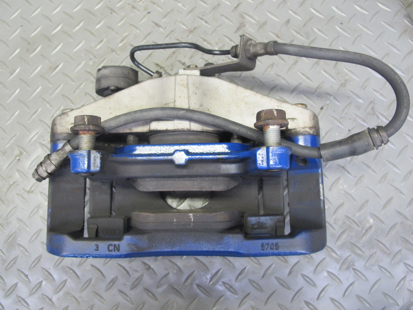 2008 VW Golf MK5 R32 VR6 AWD Set of 2 Front Left & Right Brake Caliper OEM